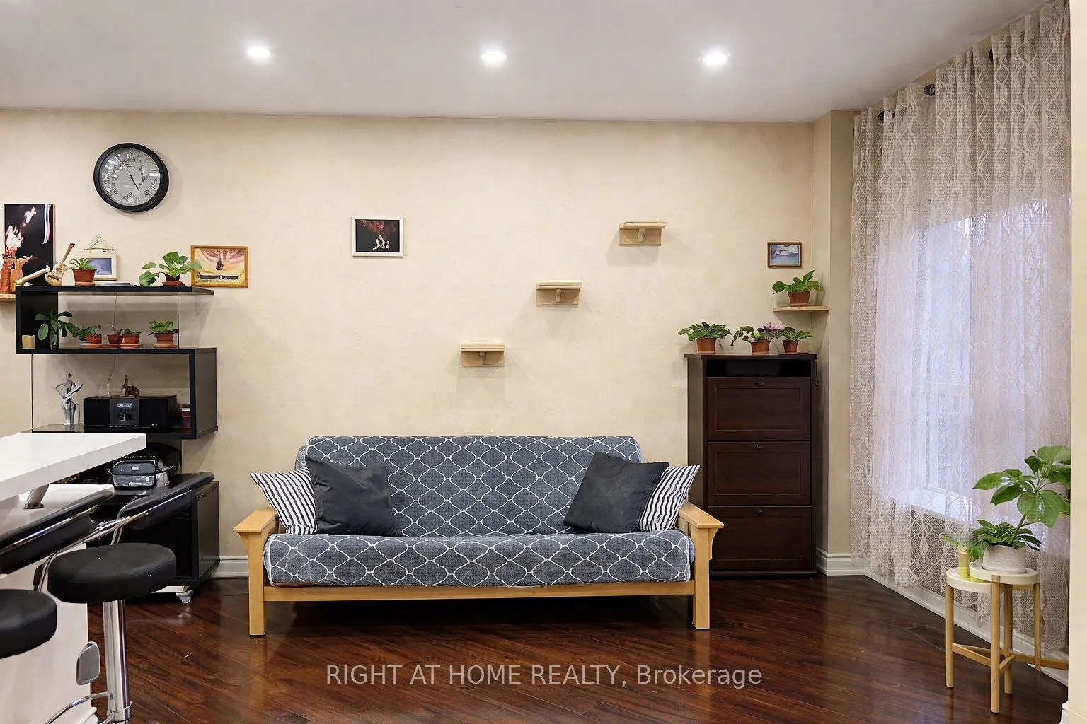 4 Forest Run Boulevard