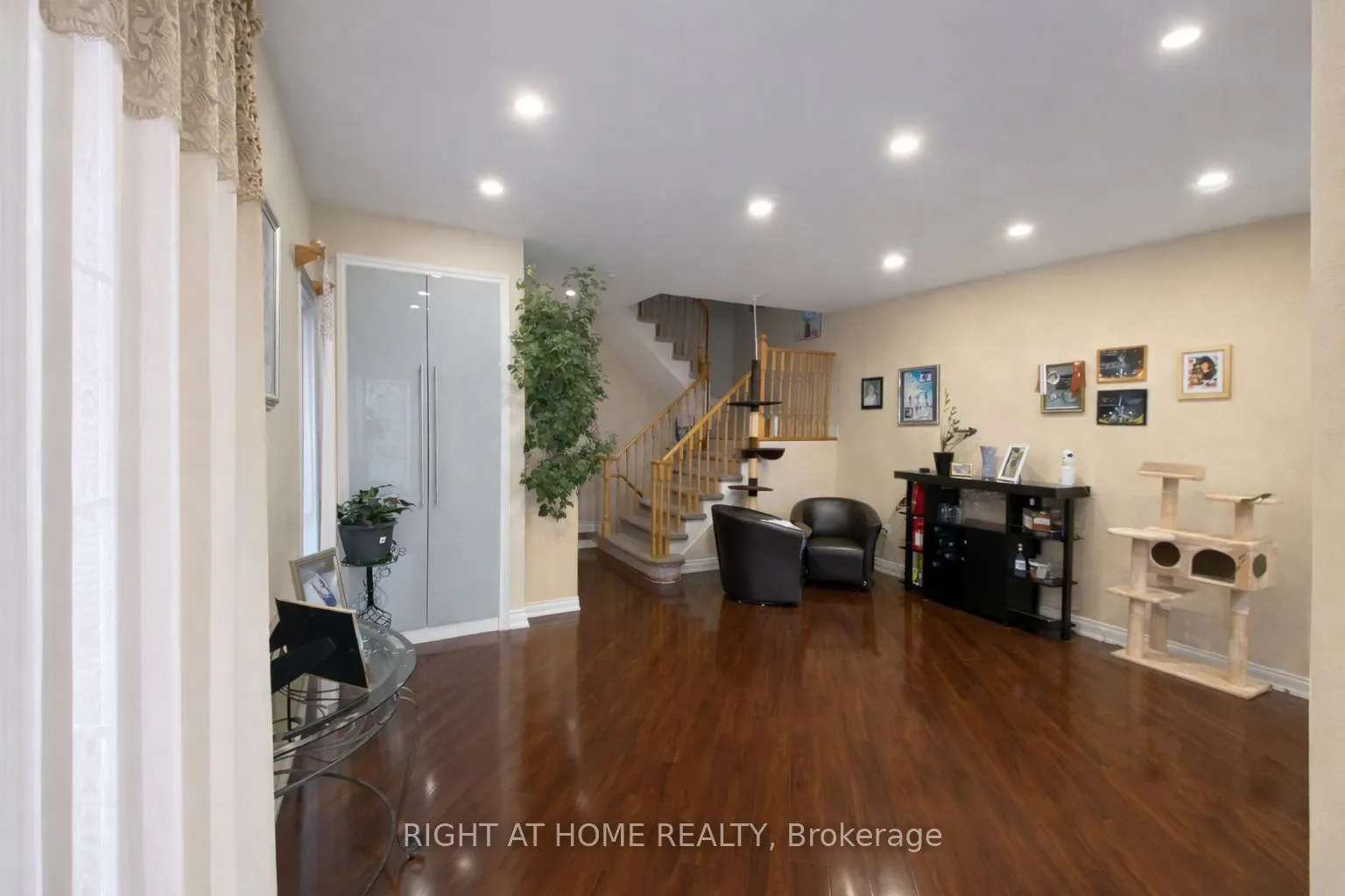 4 Forest Run Boulevard