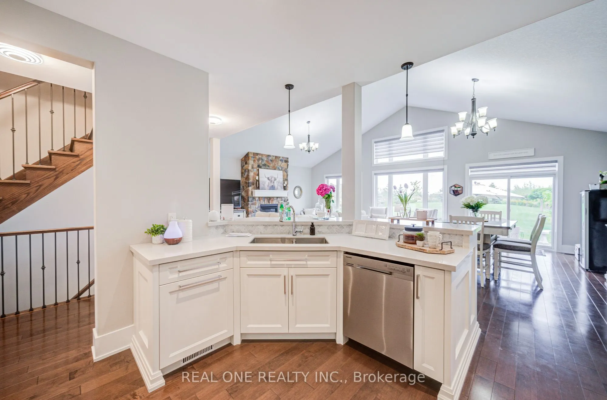 295 Sunnybrae Avenue