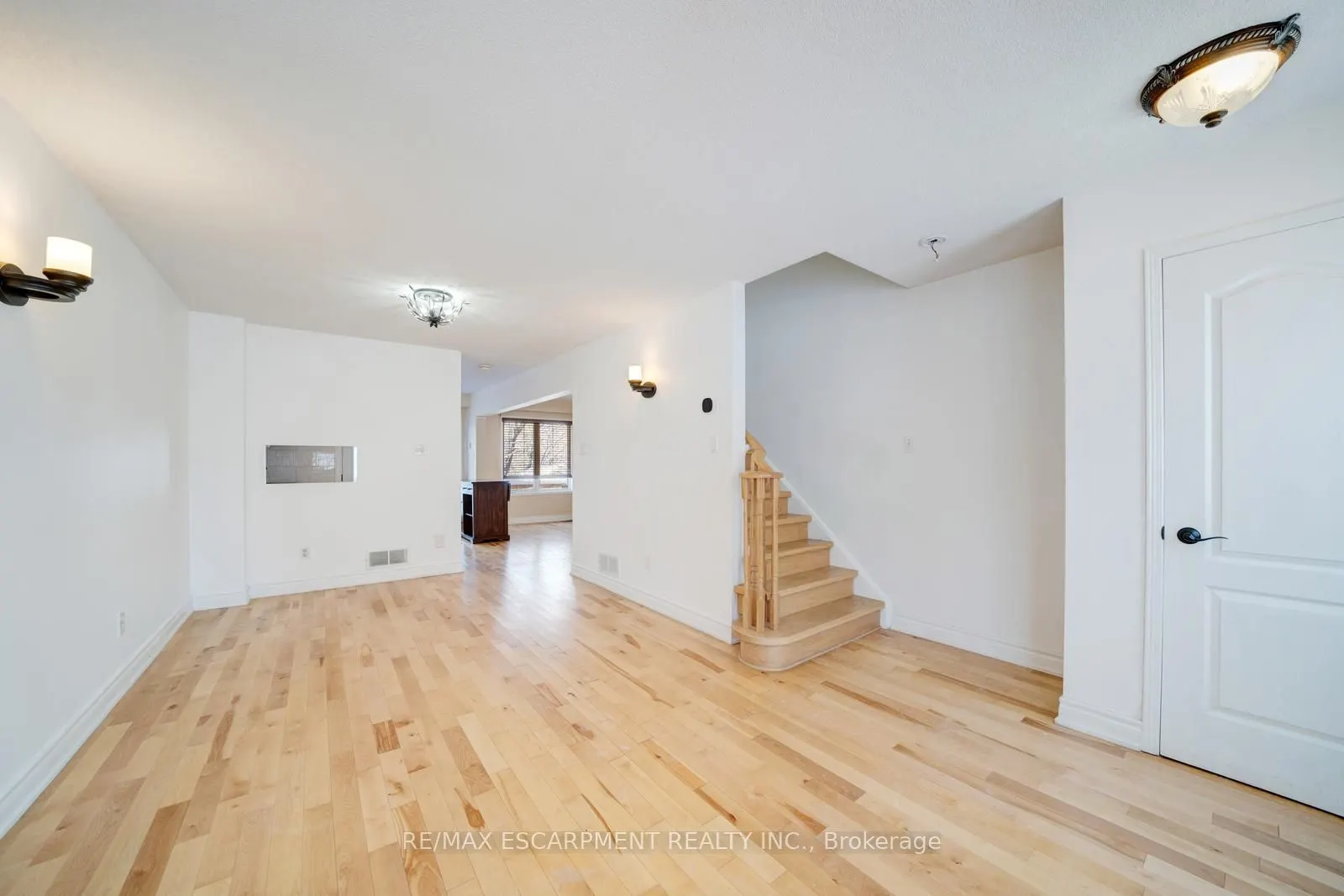 108 Olde Bayview Avenue