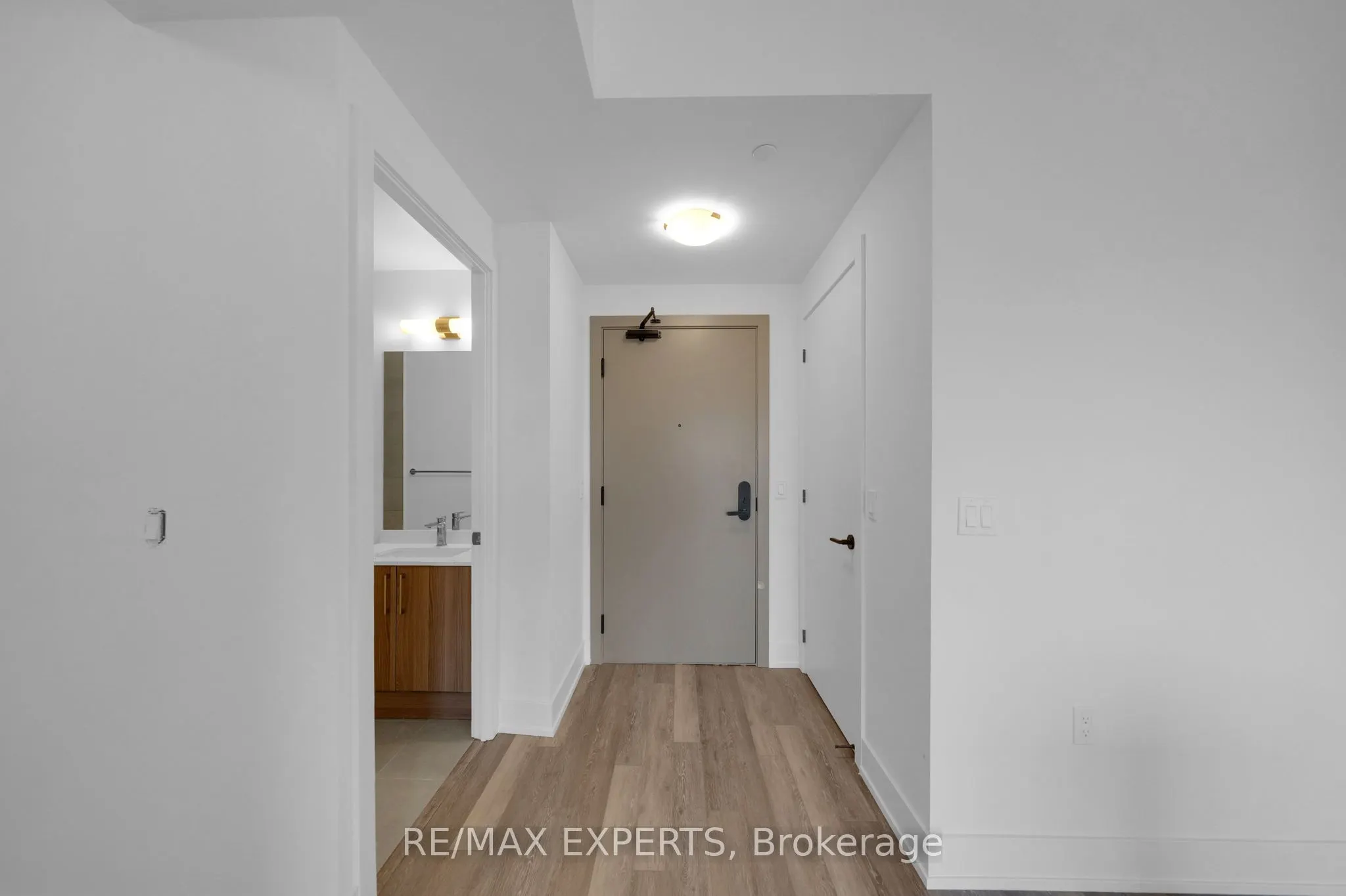 2075 King Road #203
