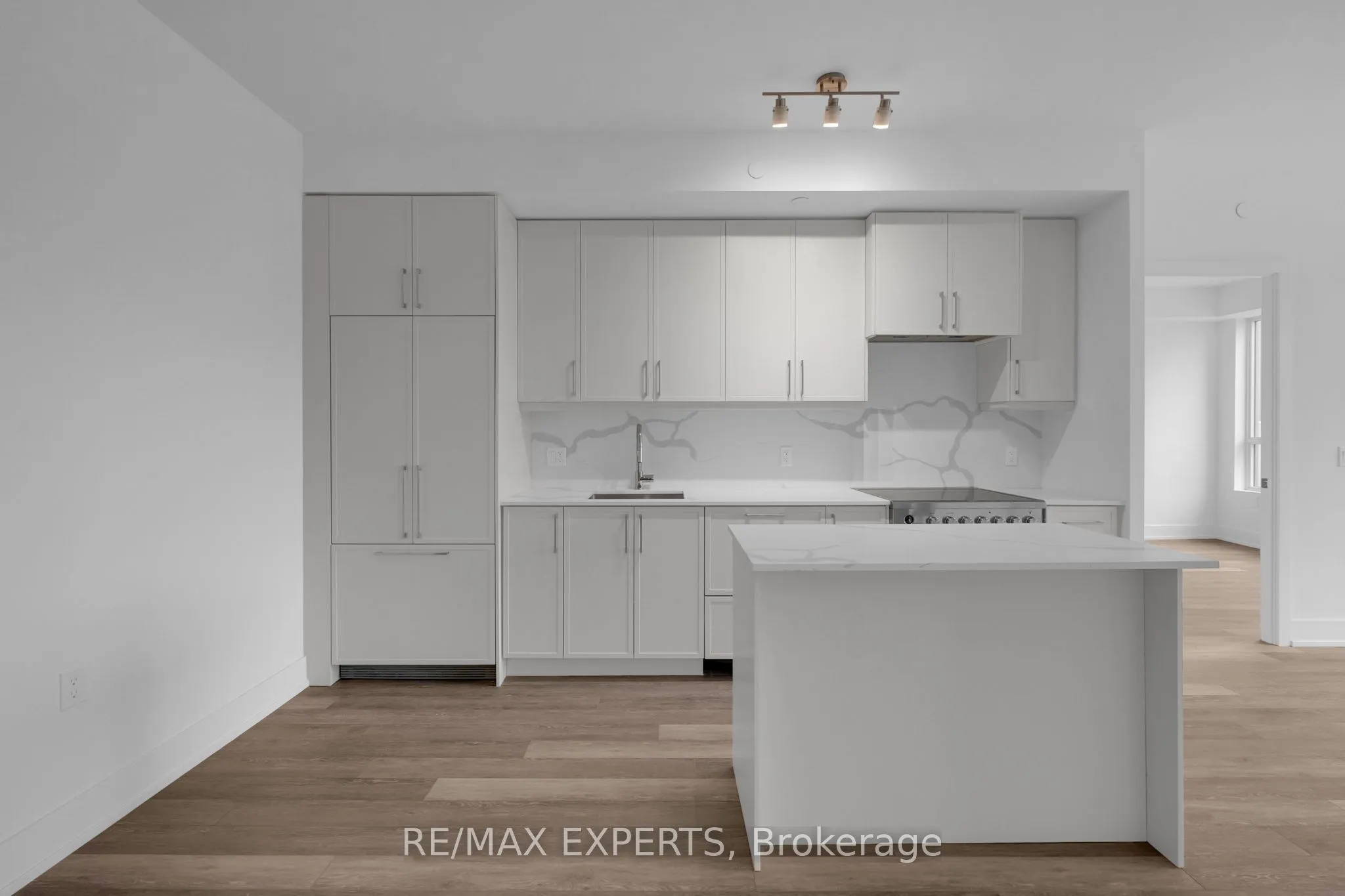 2075 King Road #203