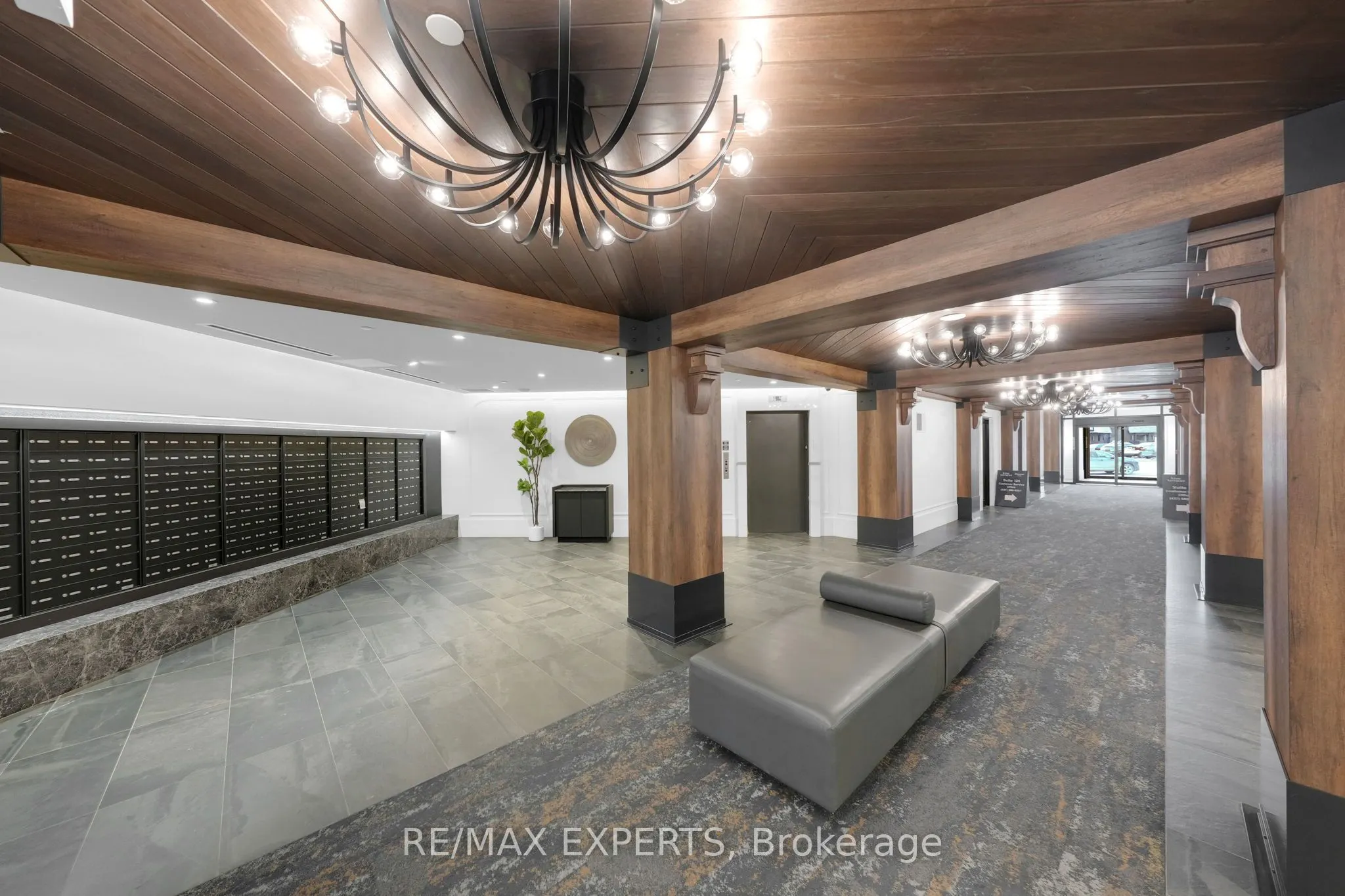 2075 King Road #203