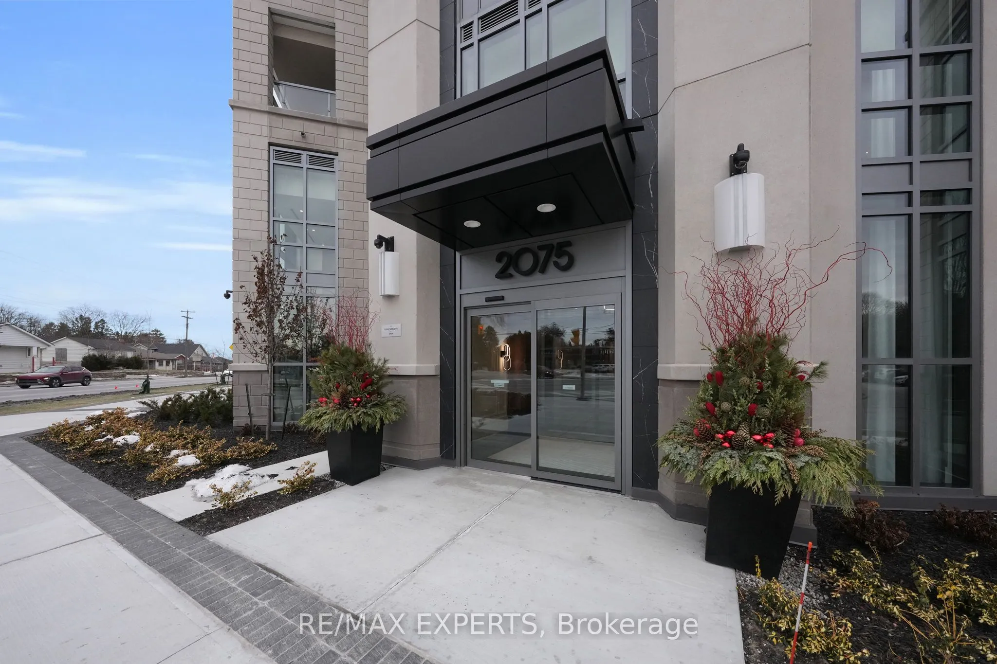 2075 King Road #203
