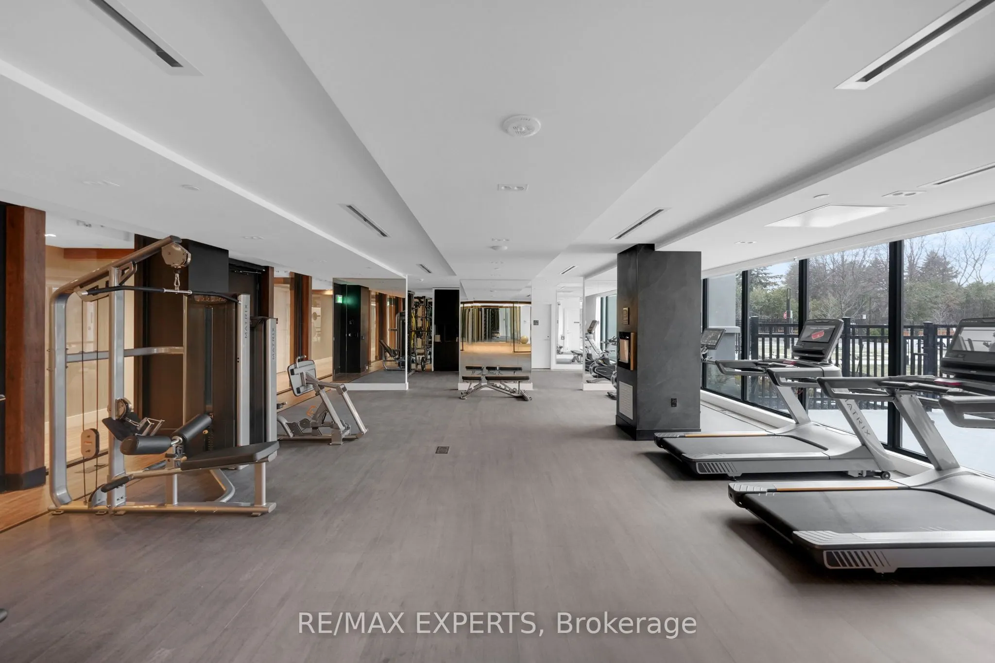 2075 King Road #203
