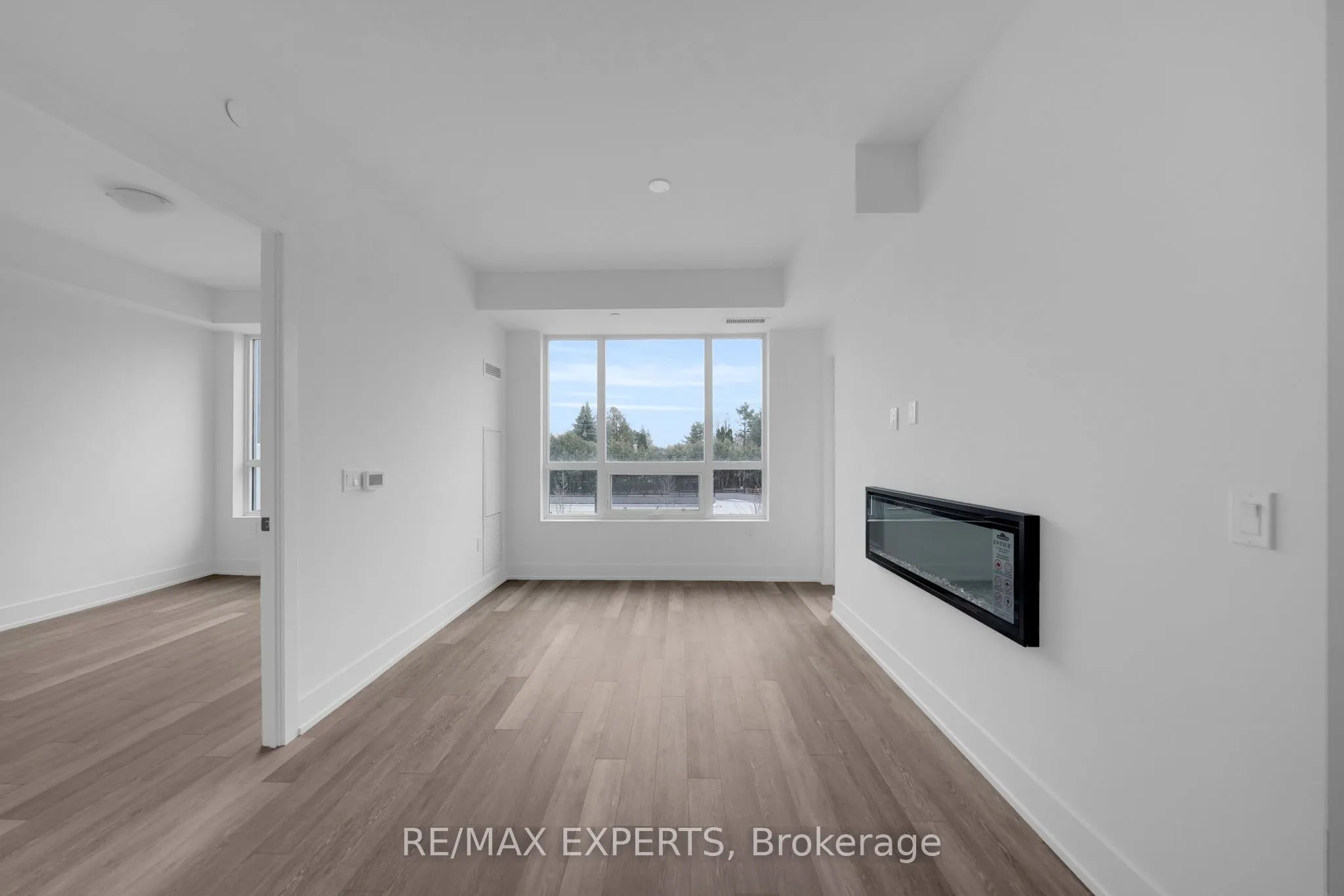 2075 King Road #203