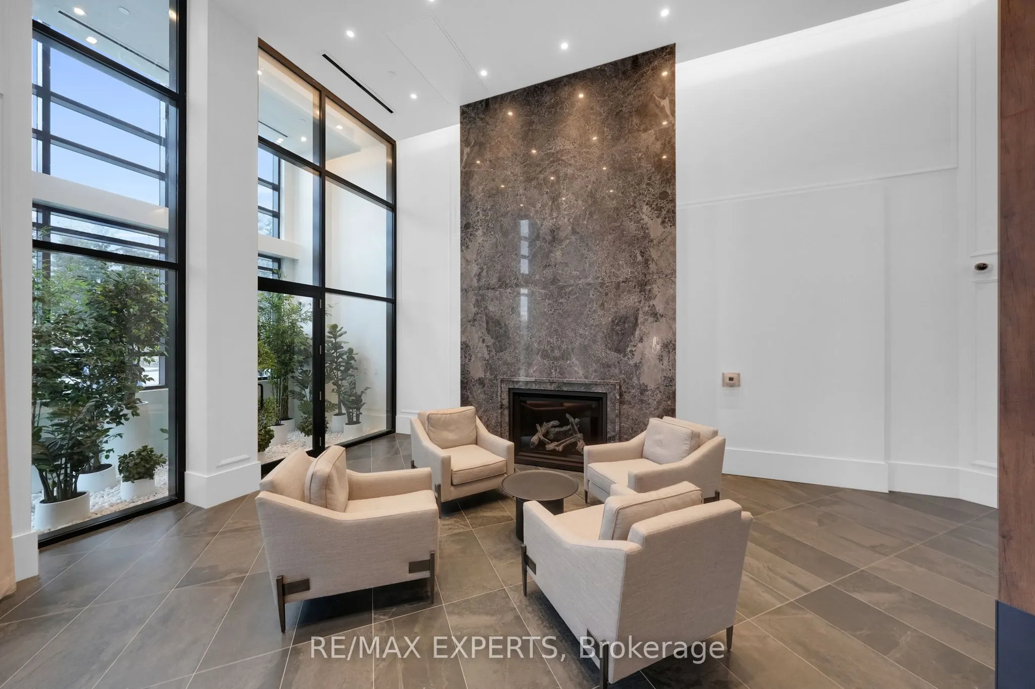 2075 King Road #203