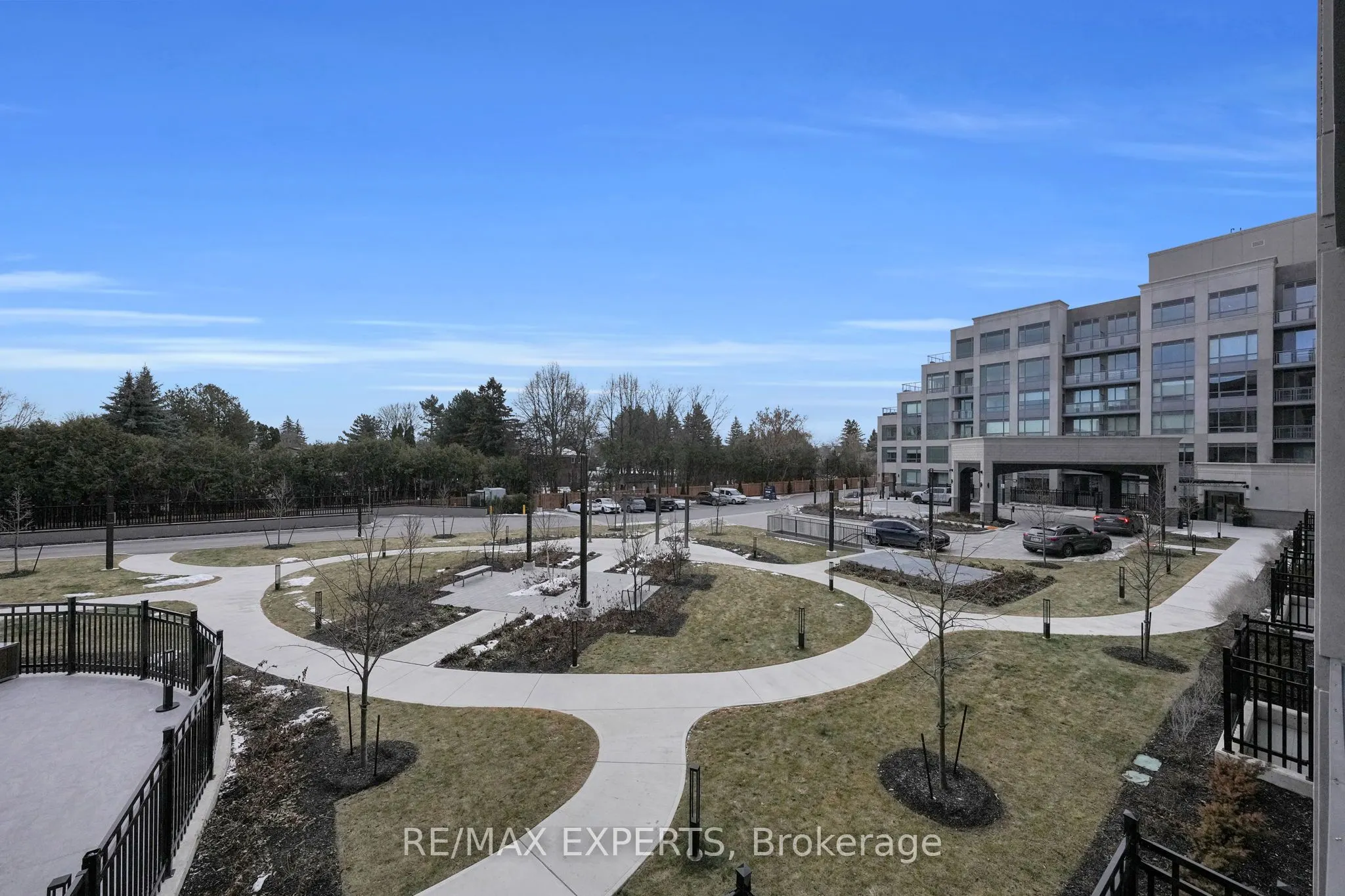 2075 King Road #203