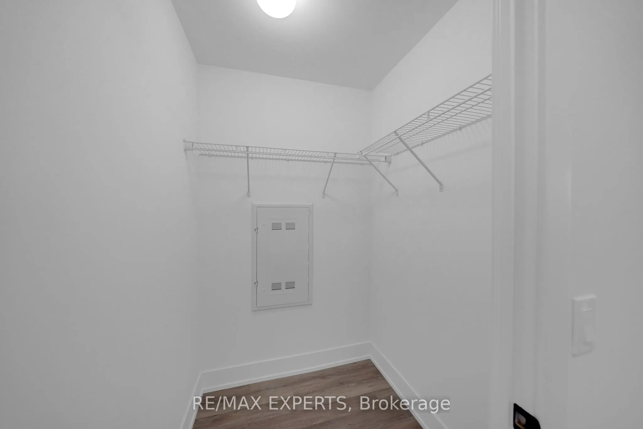 2075 King Road #203