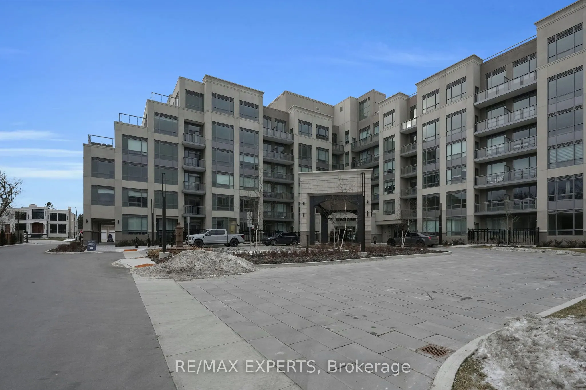 2075 King Road #203