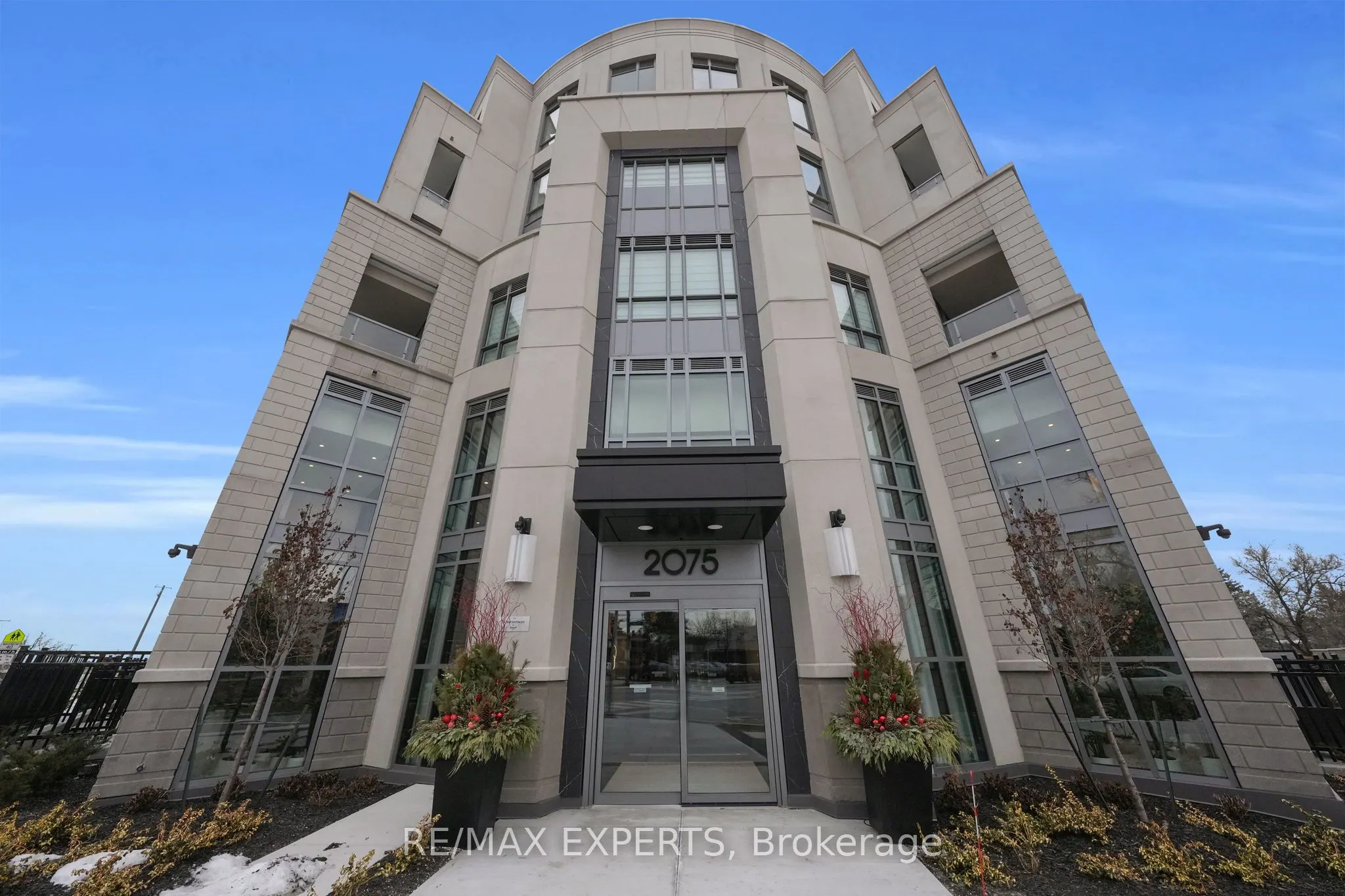 2075 King Road #203