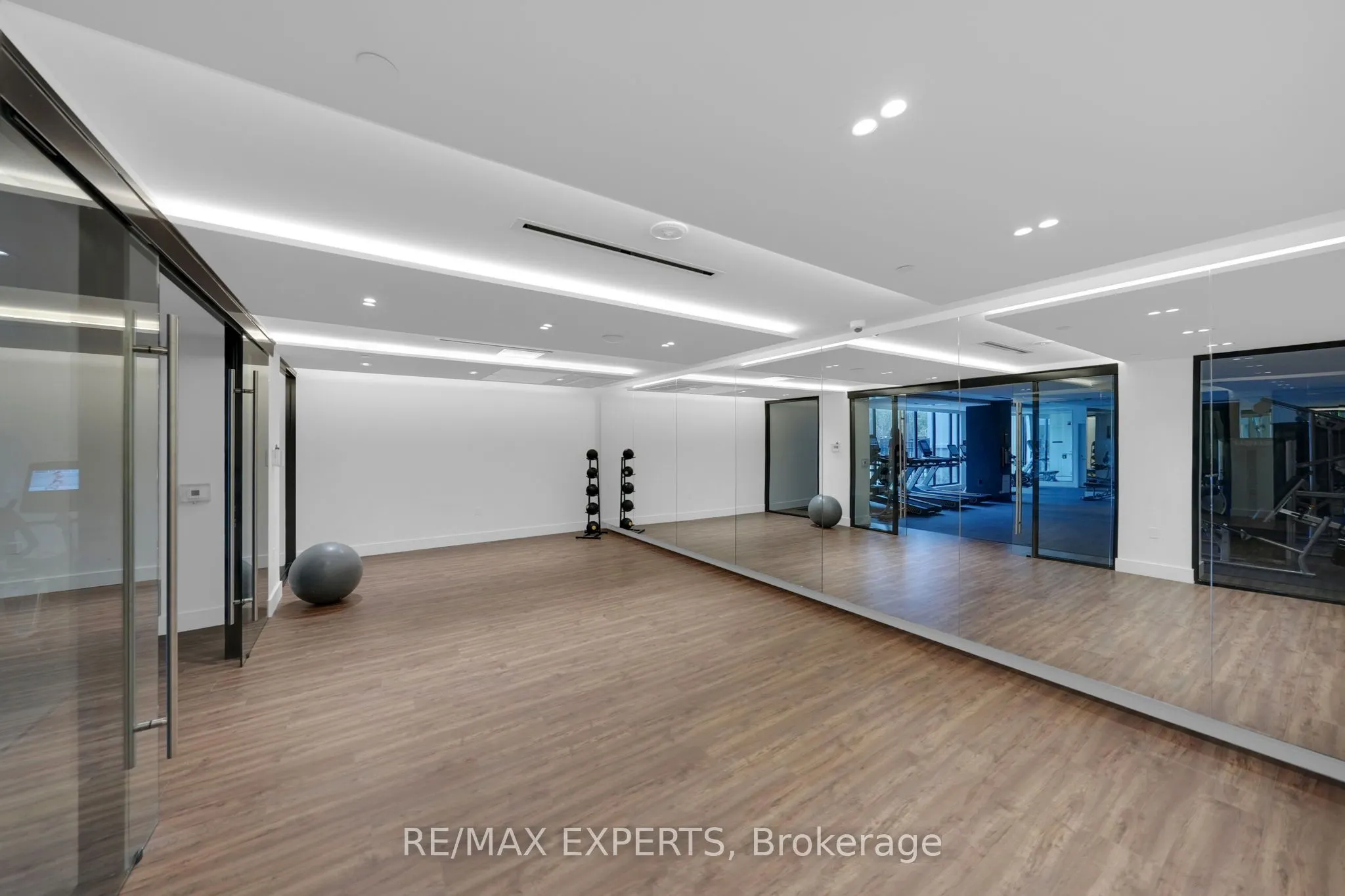 2075 King Road #203