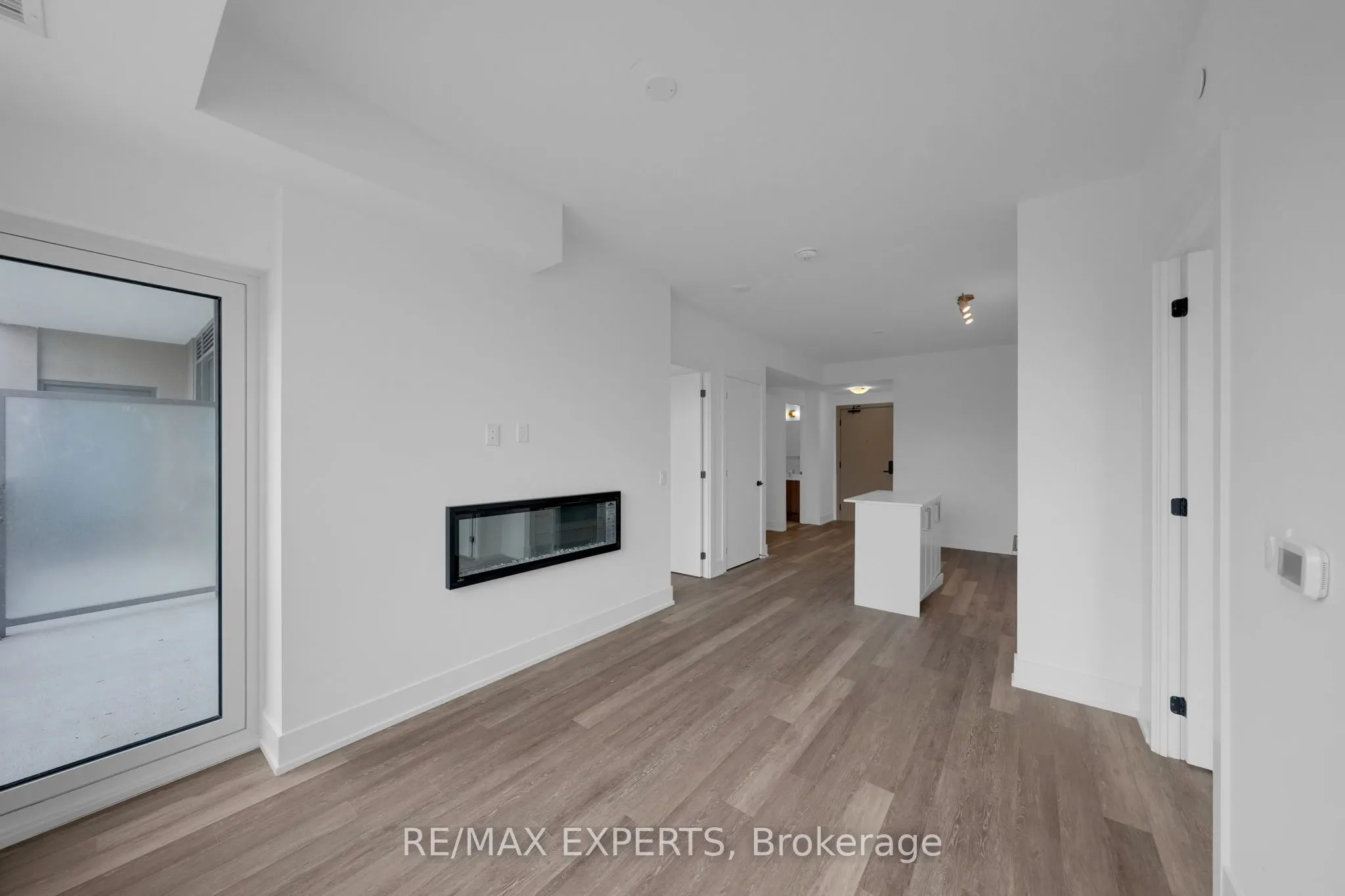2075 King Road #203