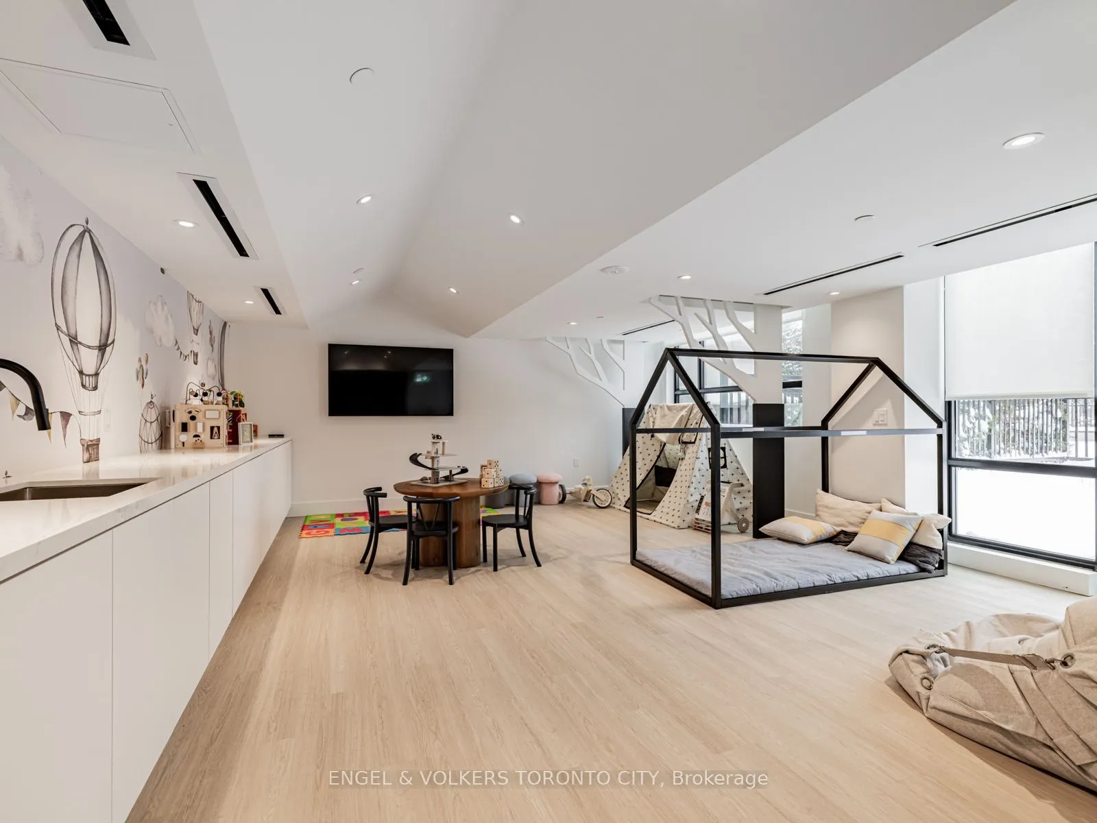 2075 King Road #249