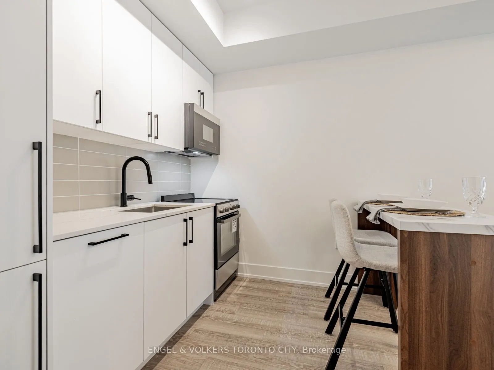 2075 King Road #249