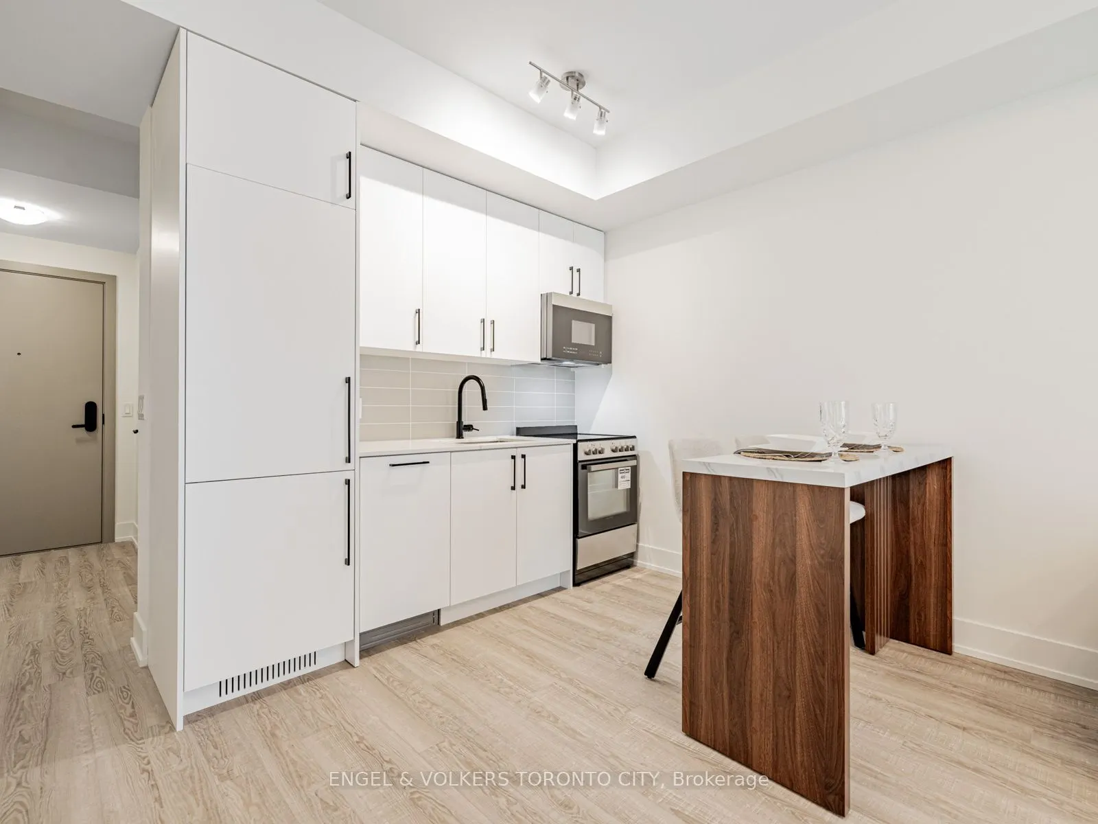 2075 King Road #249