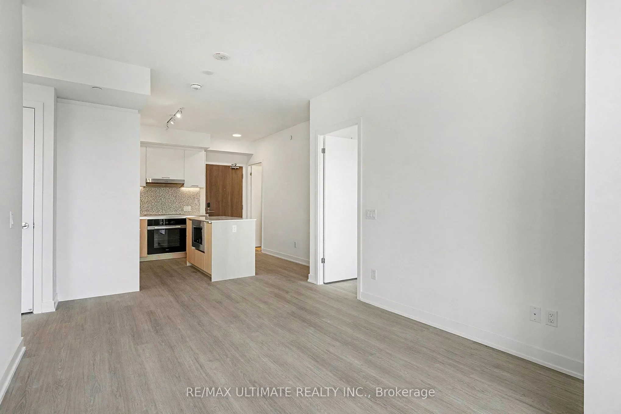 8188 Yonge Street #727