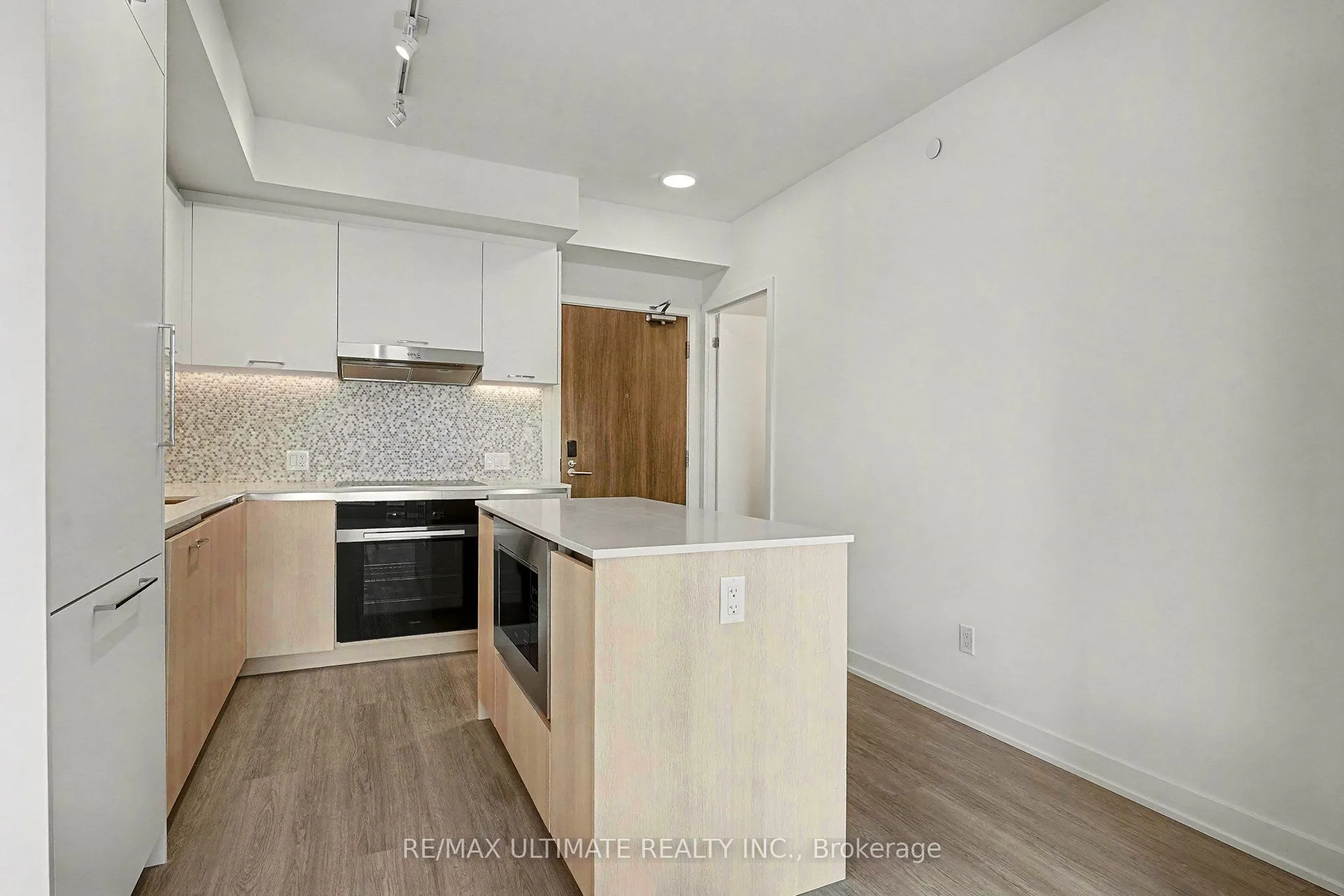 8188 Yonge Street #727