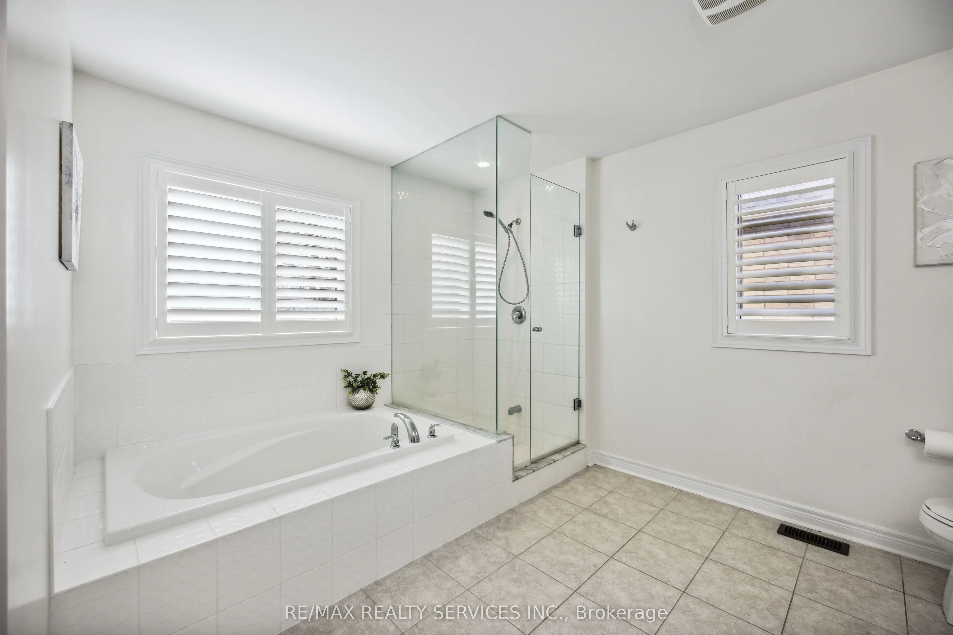 104 Sharpe Crescent