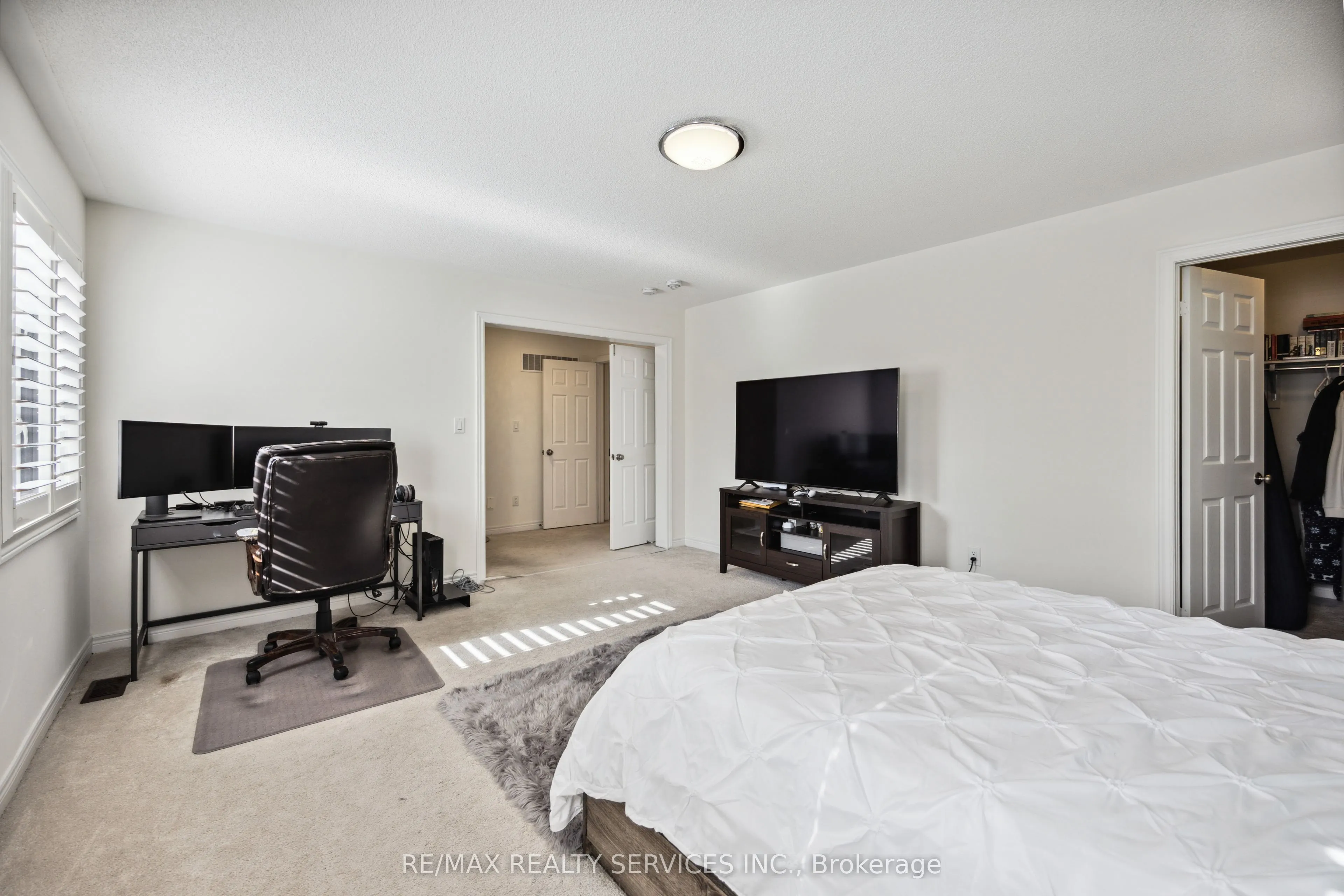 104 Sharpe Crescent
