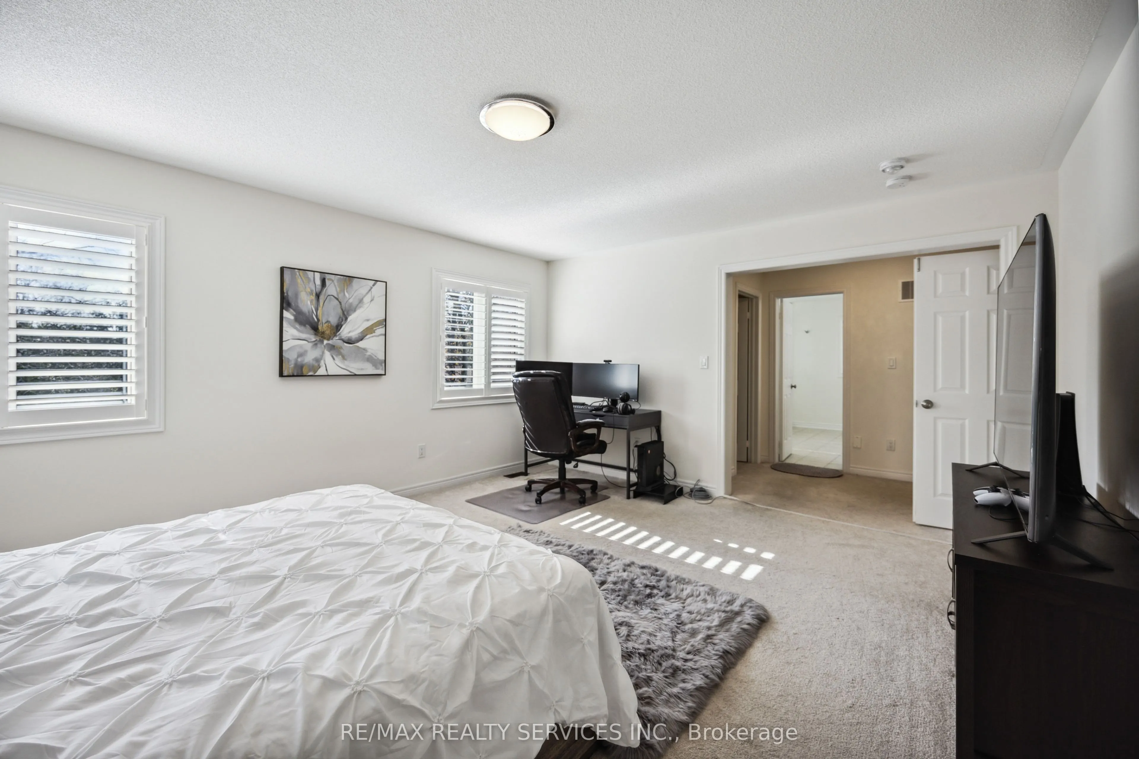 104 Sharpe Crescent