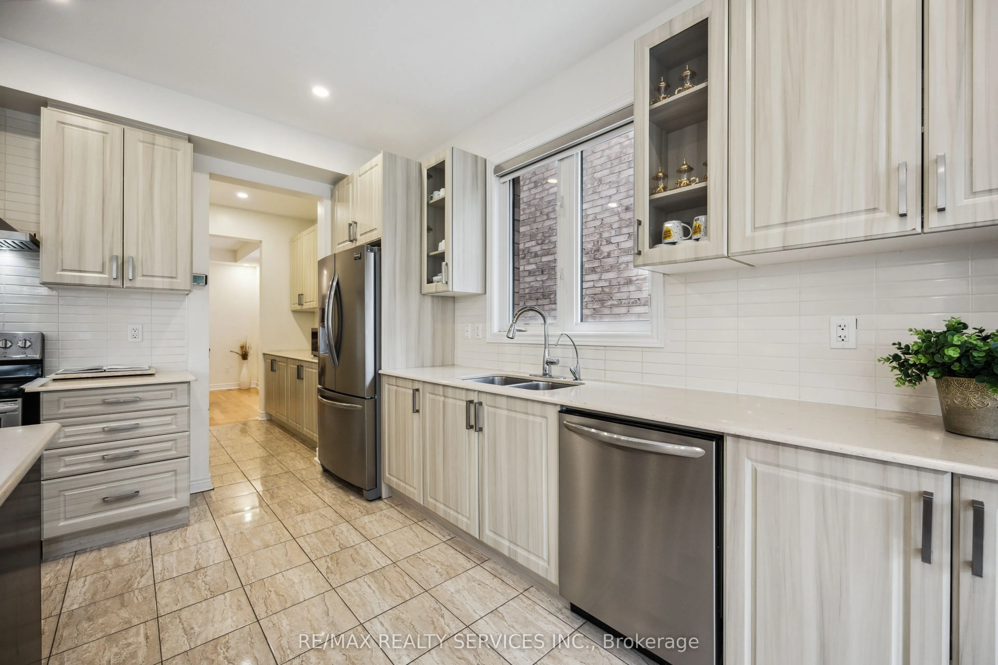 104 Sharpe Crescent