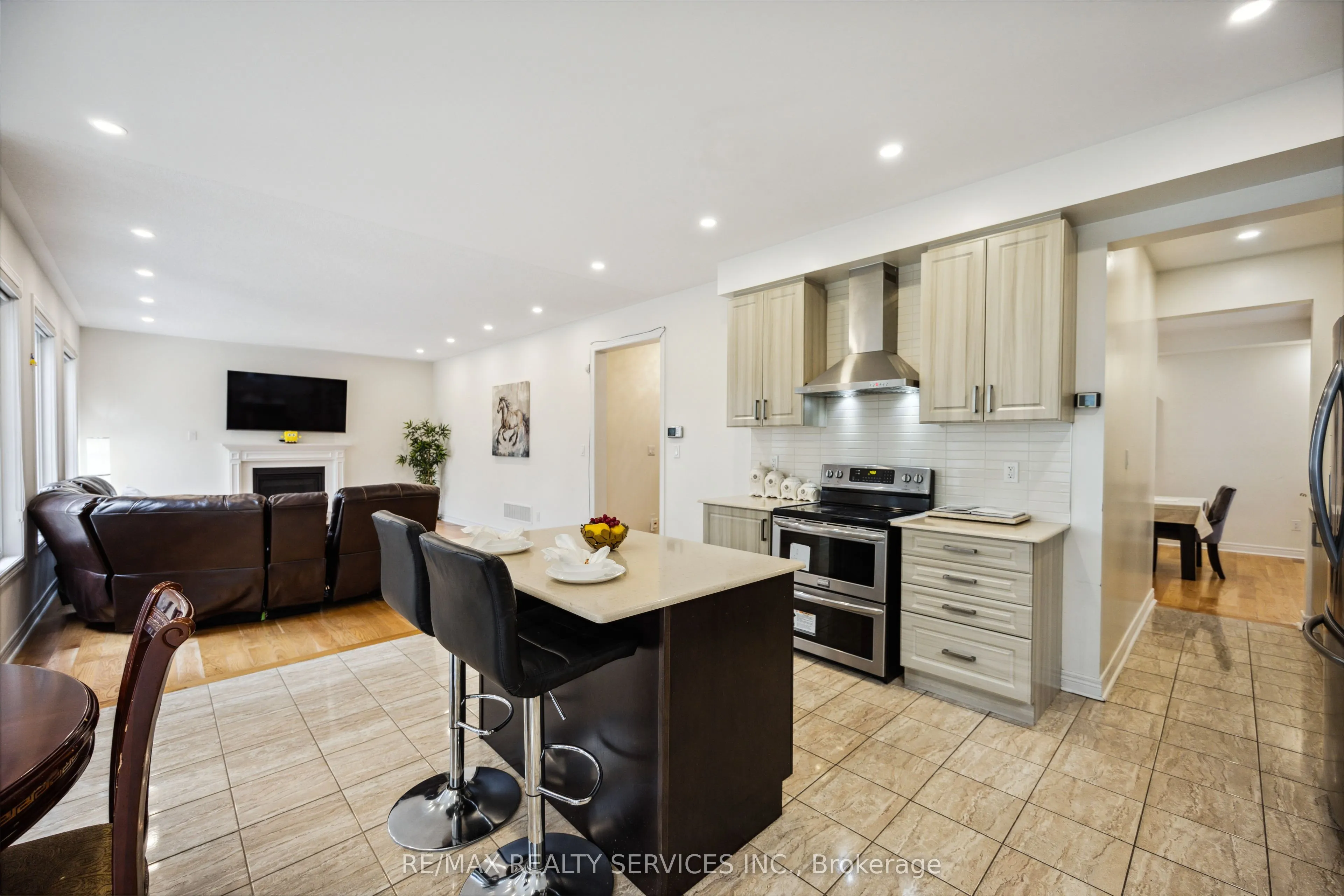 104 Sharpe Crescent