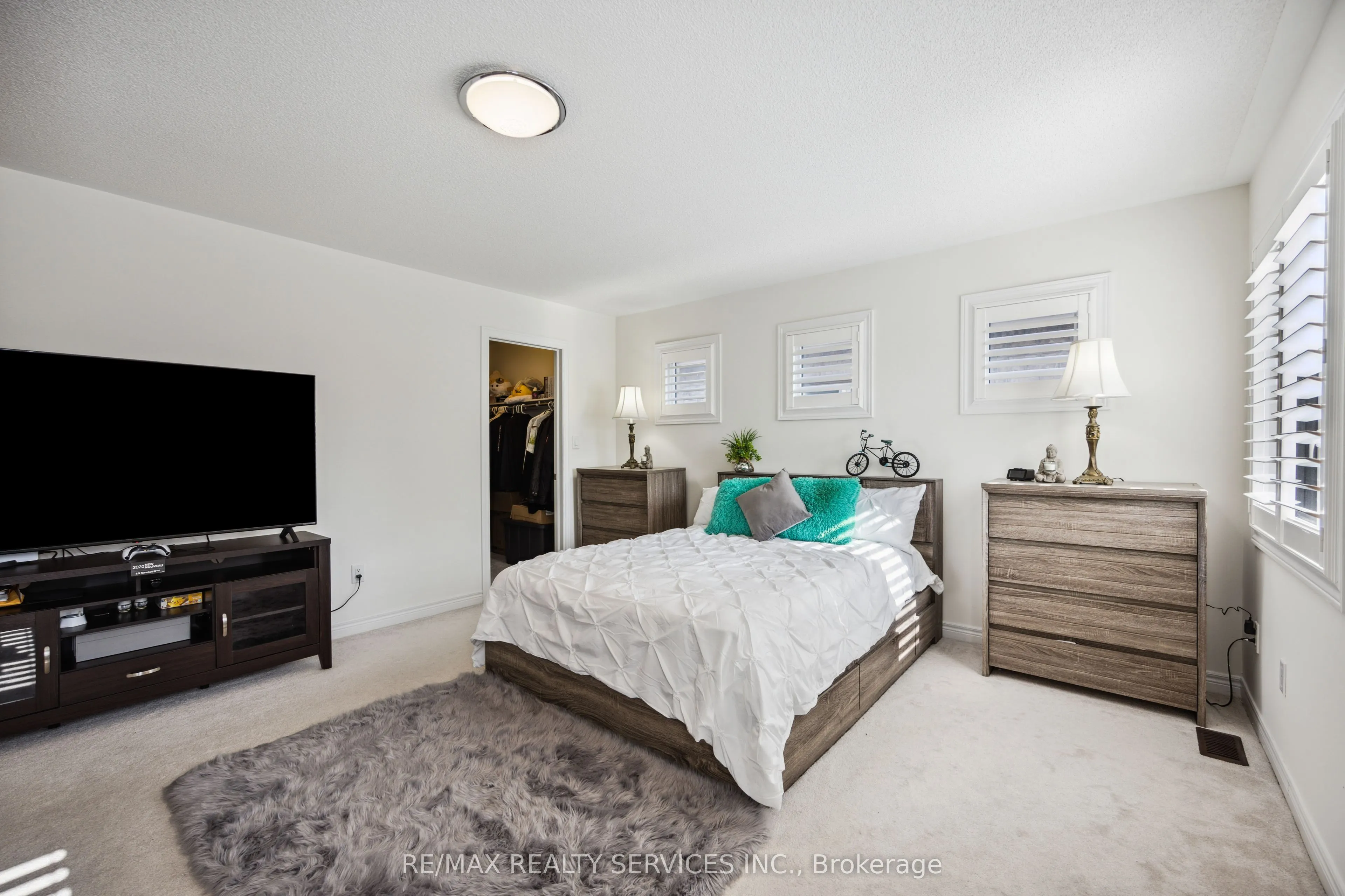 104 Sharpe Crescent