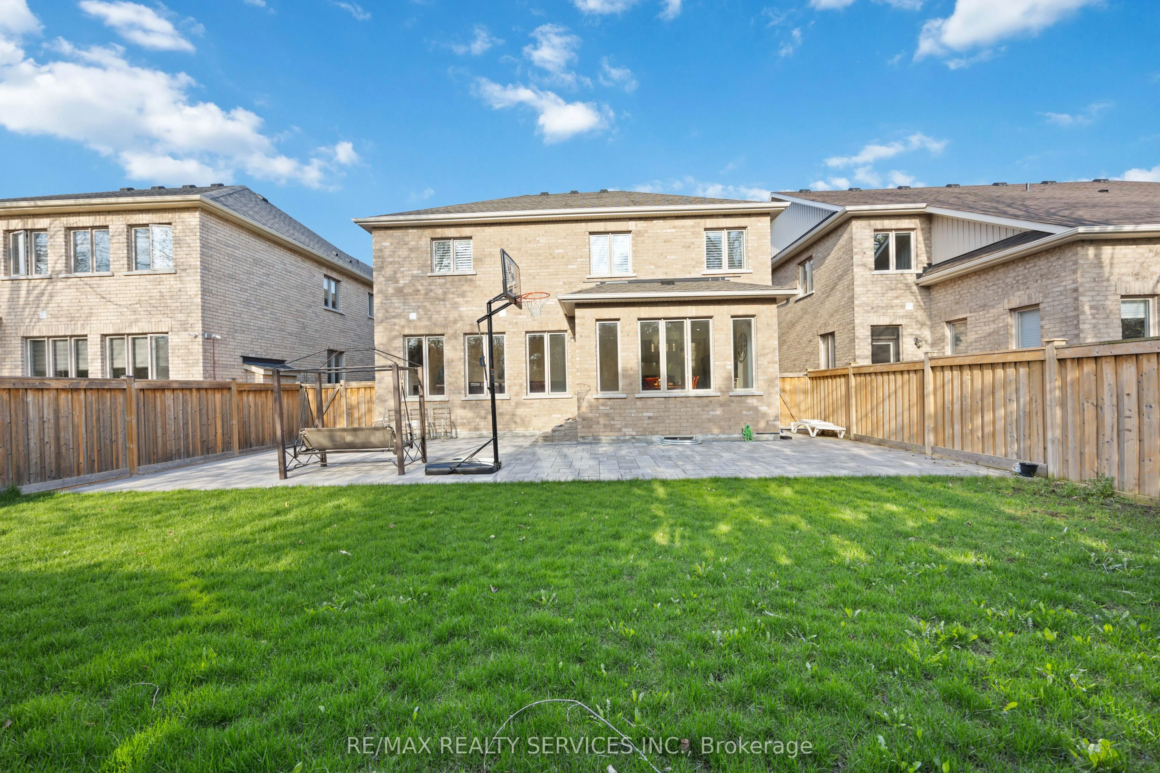 104 Sharpe Crescent
