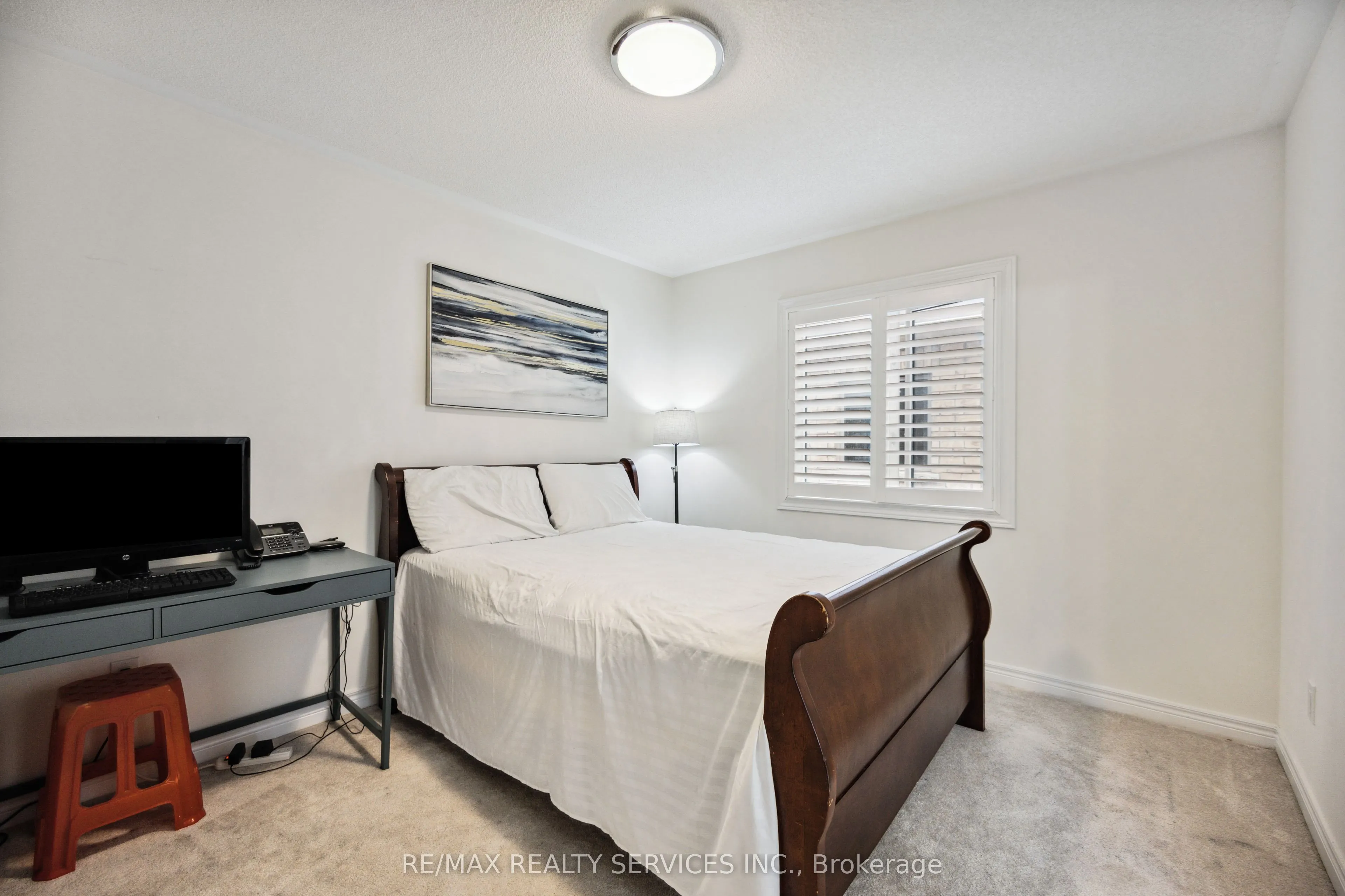 104 Sharpe Crescent