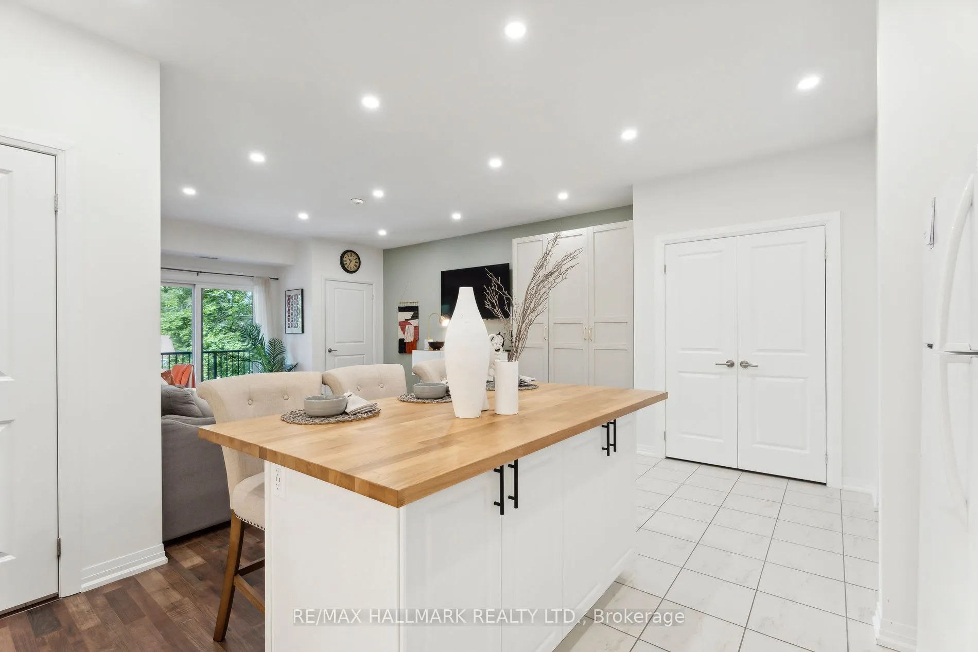 157 Wellington Street E #304