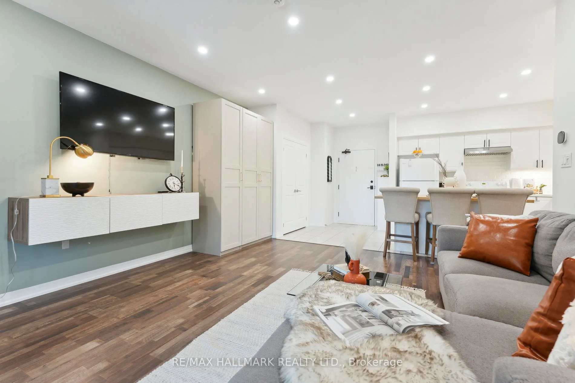 157 Wellington Street E #304
