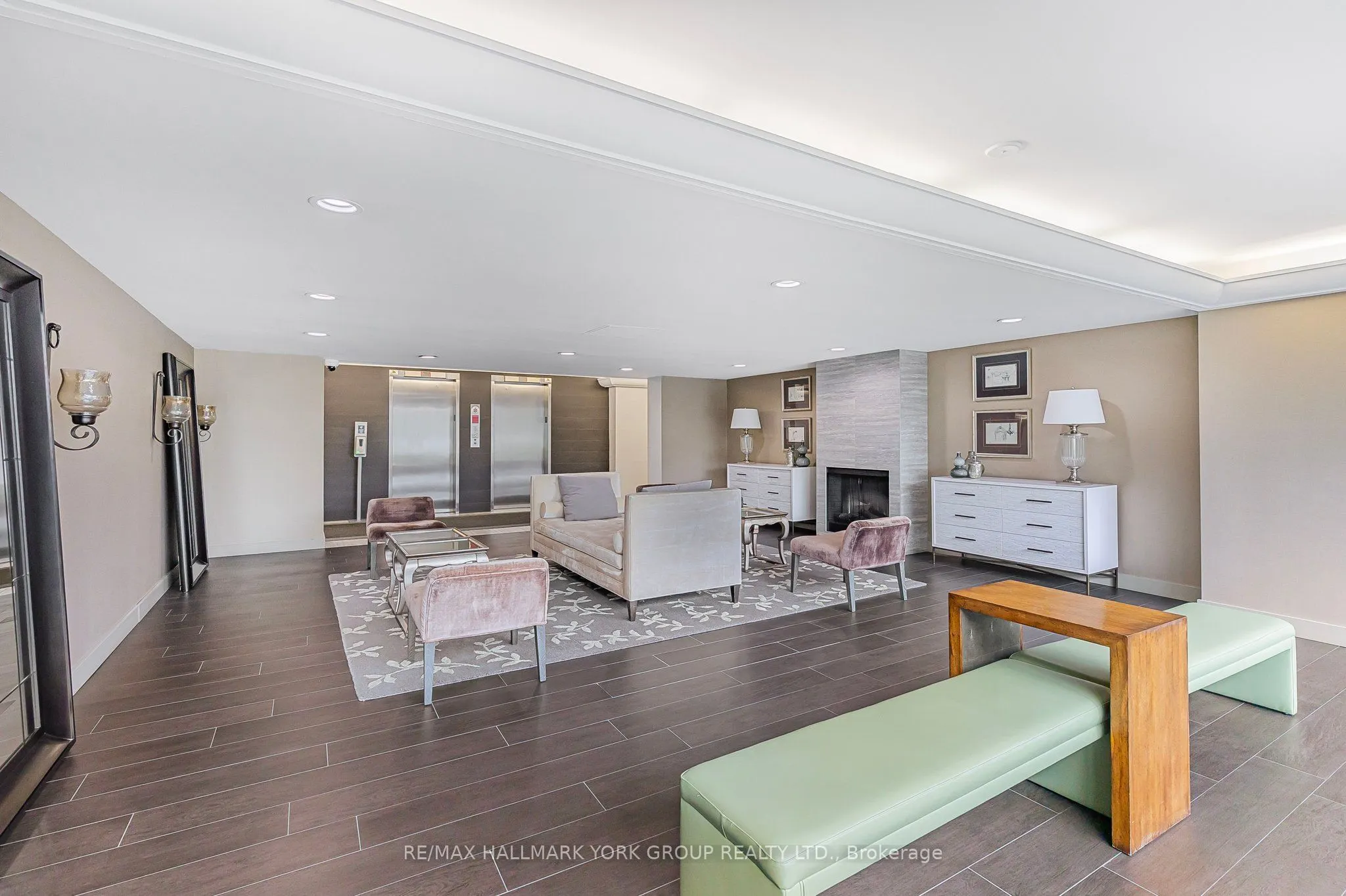 7811 Yonge Street #1007