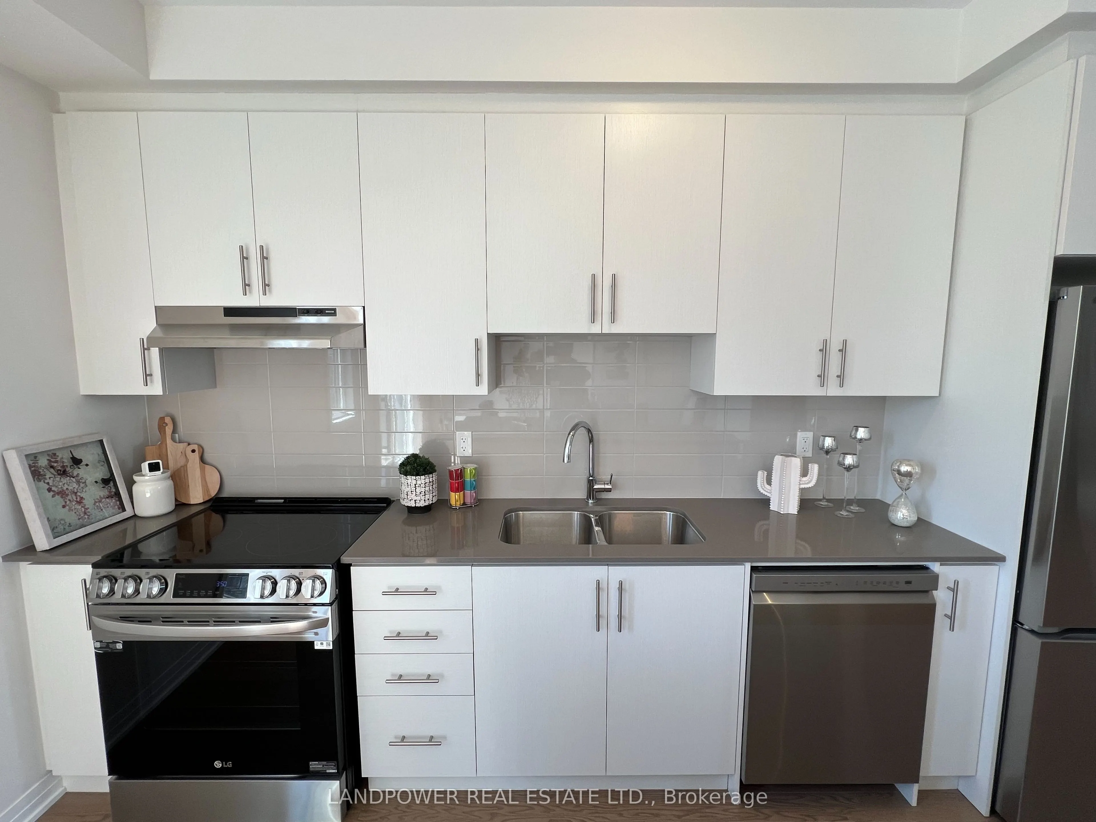 1655 Bur Oak Avenue #14