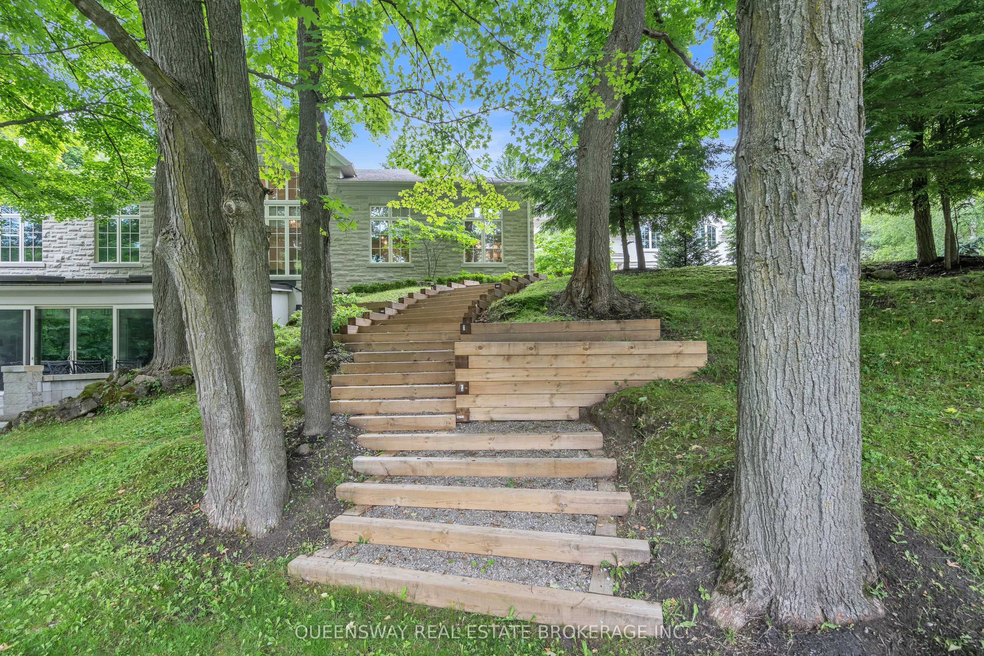 2600 17th Sideroad