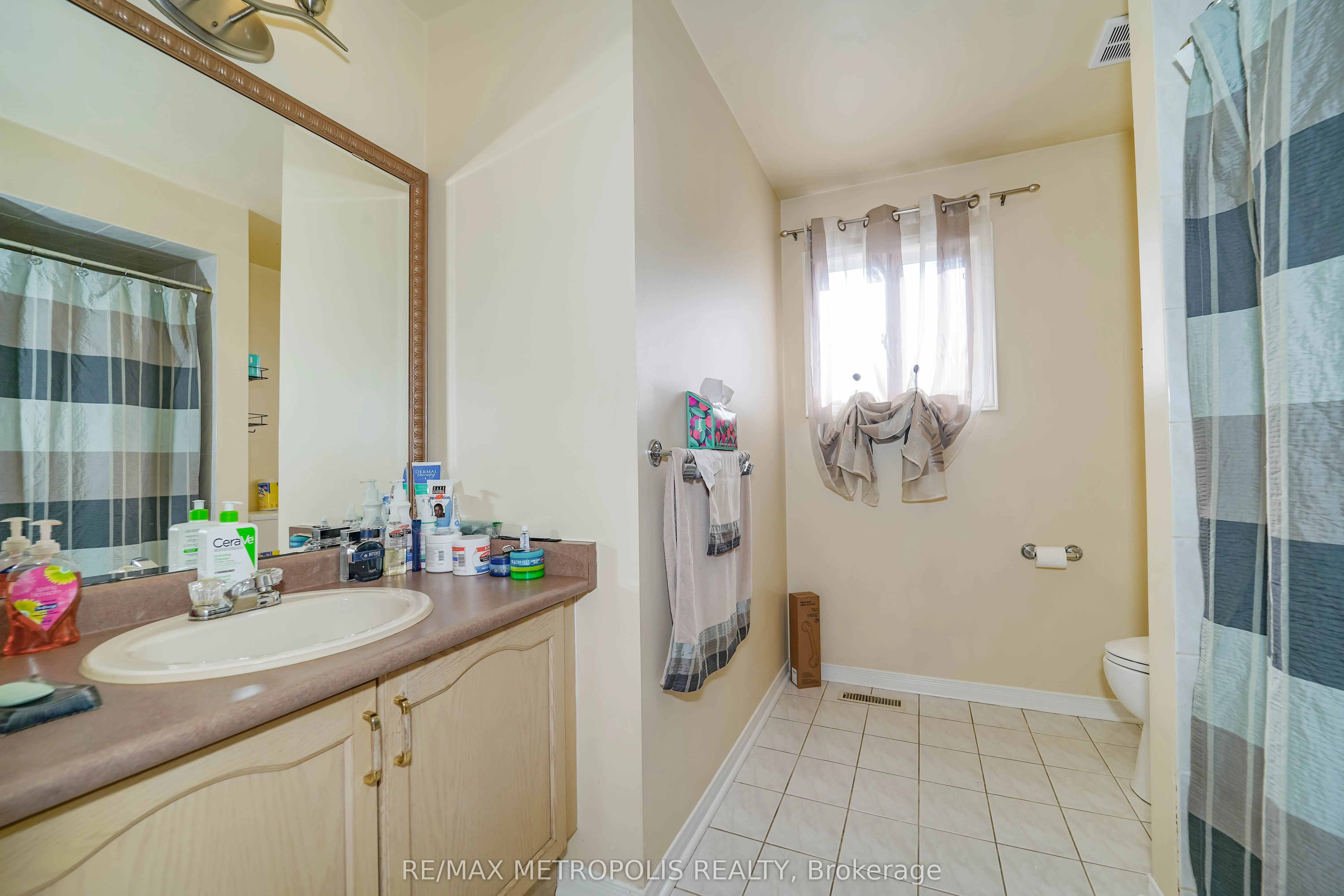 63 Echo Ridge Crescent