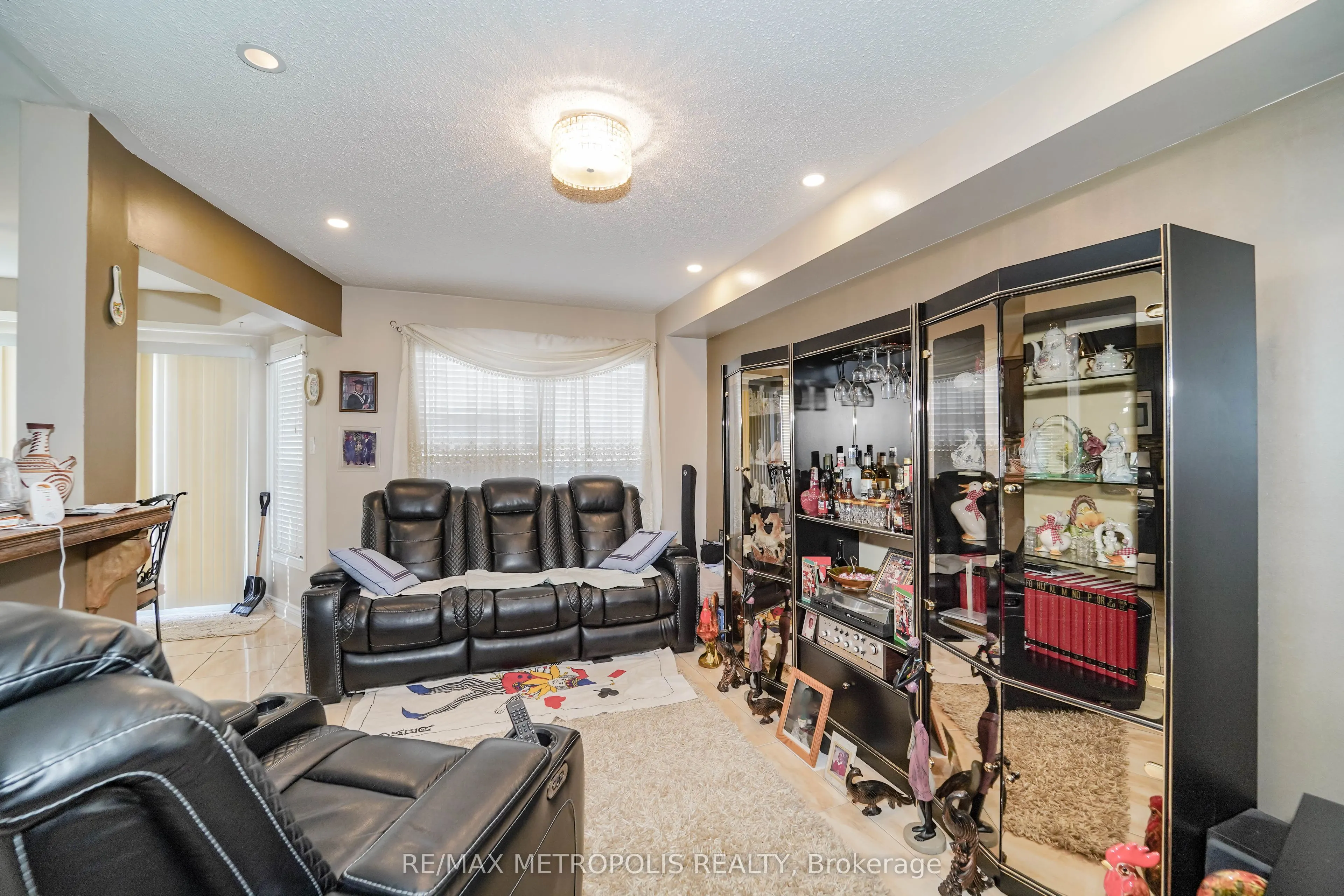 63 Echo Ridge Crescent