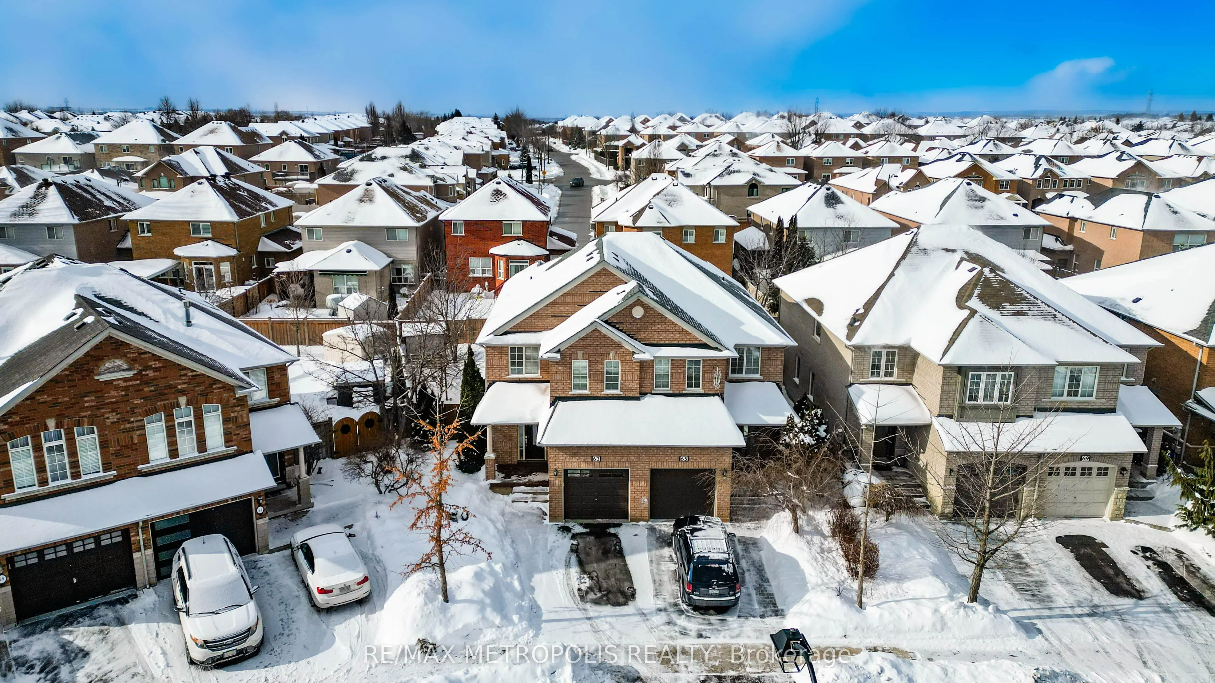 63 Echo Ridge Crescent