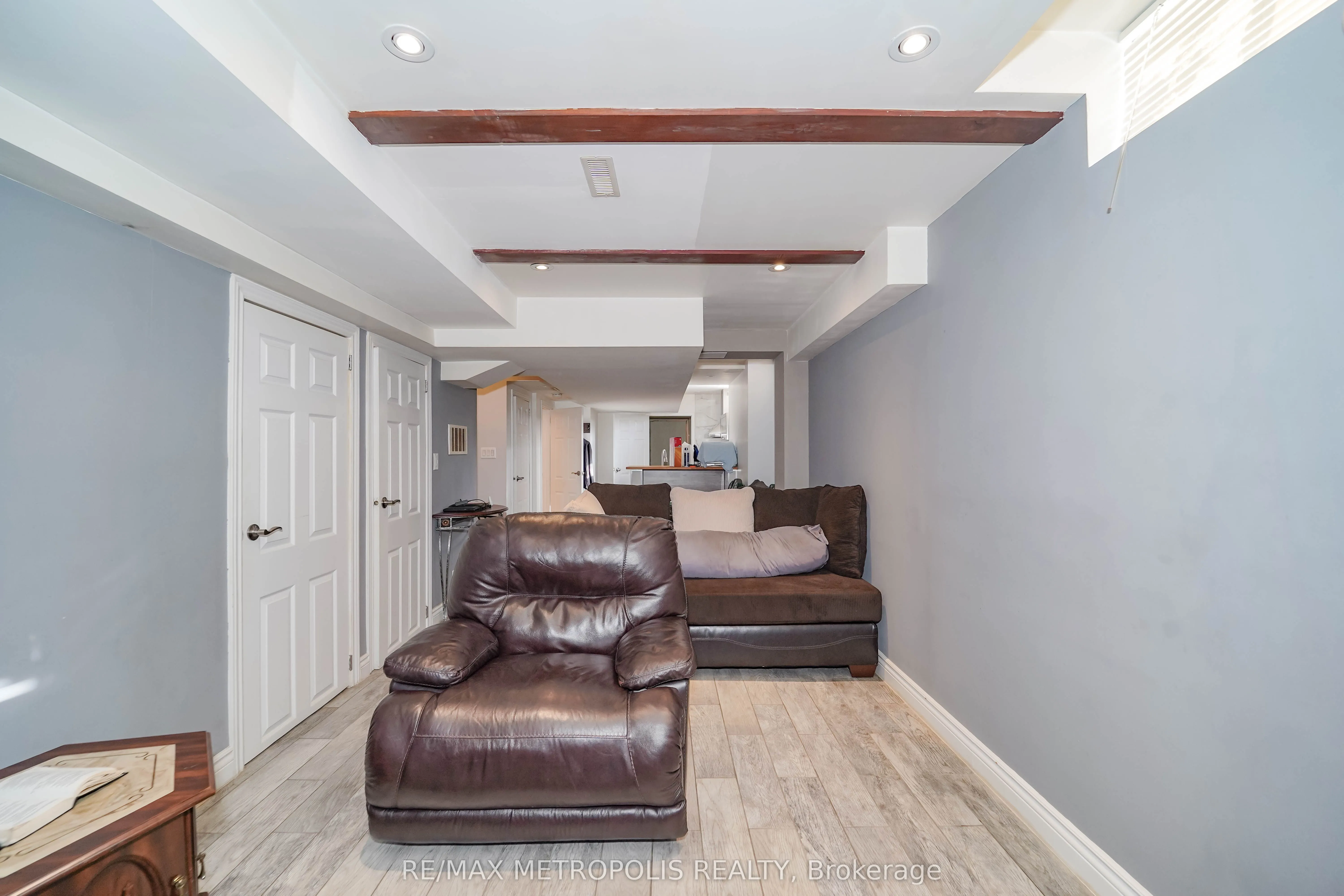 63 Echo Ridge Crescent