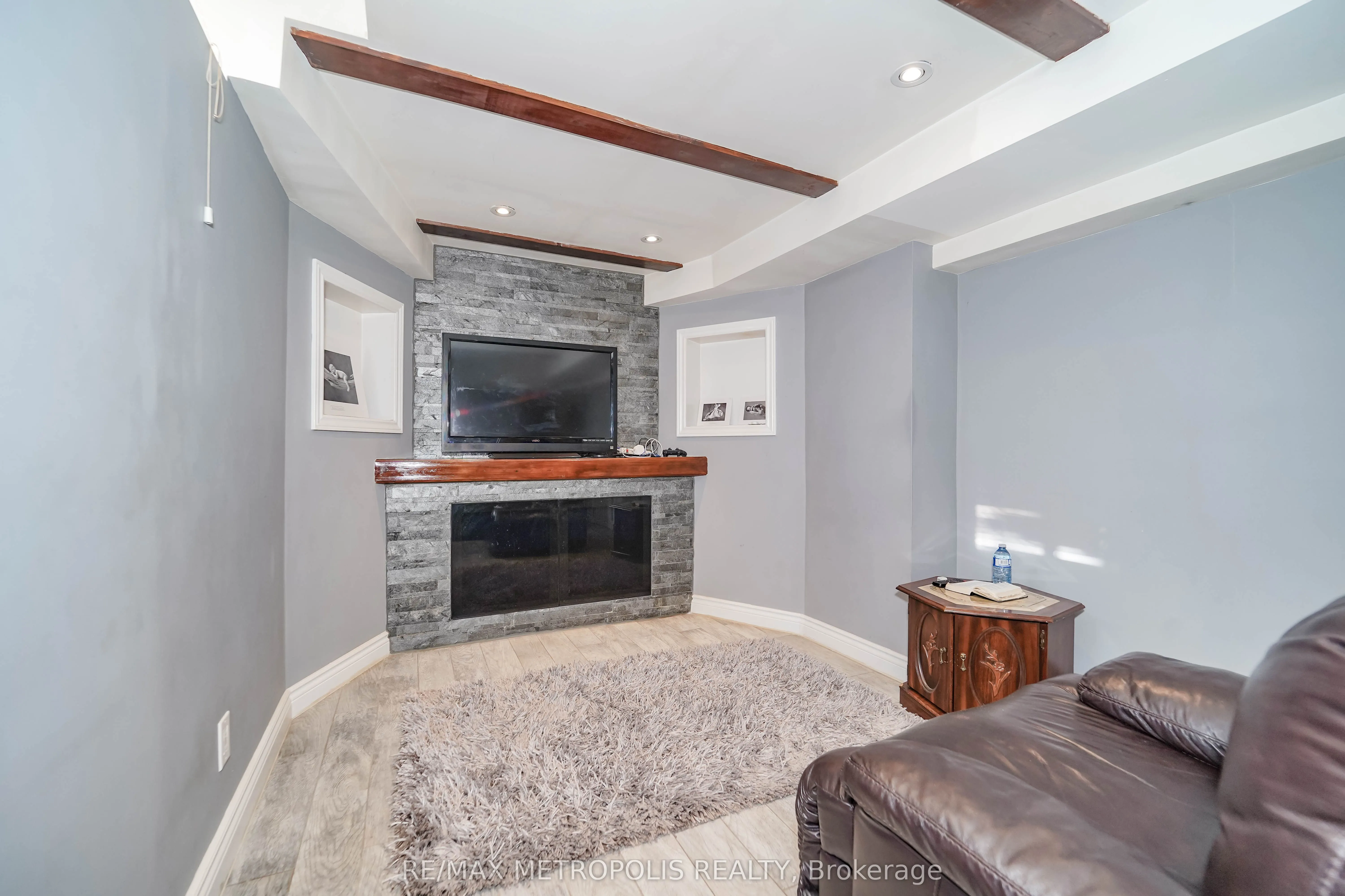 63 Echo Ridge Crescent