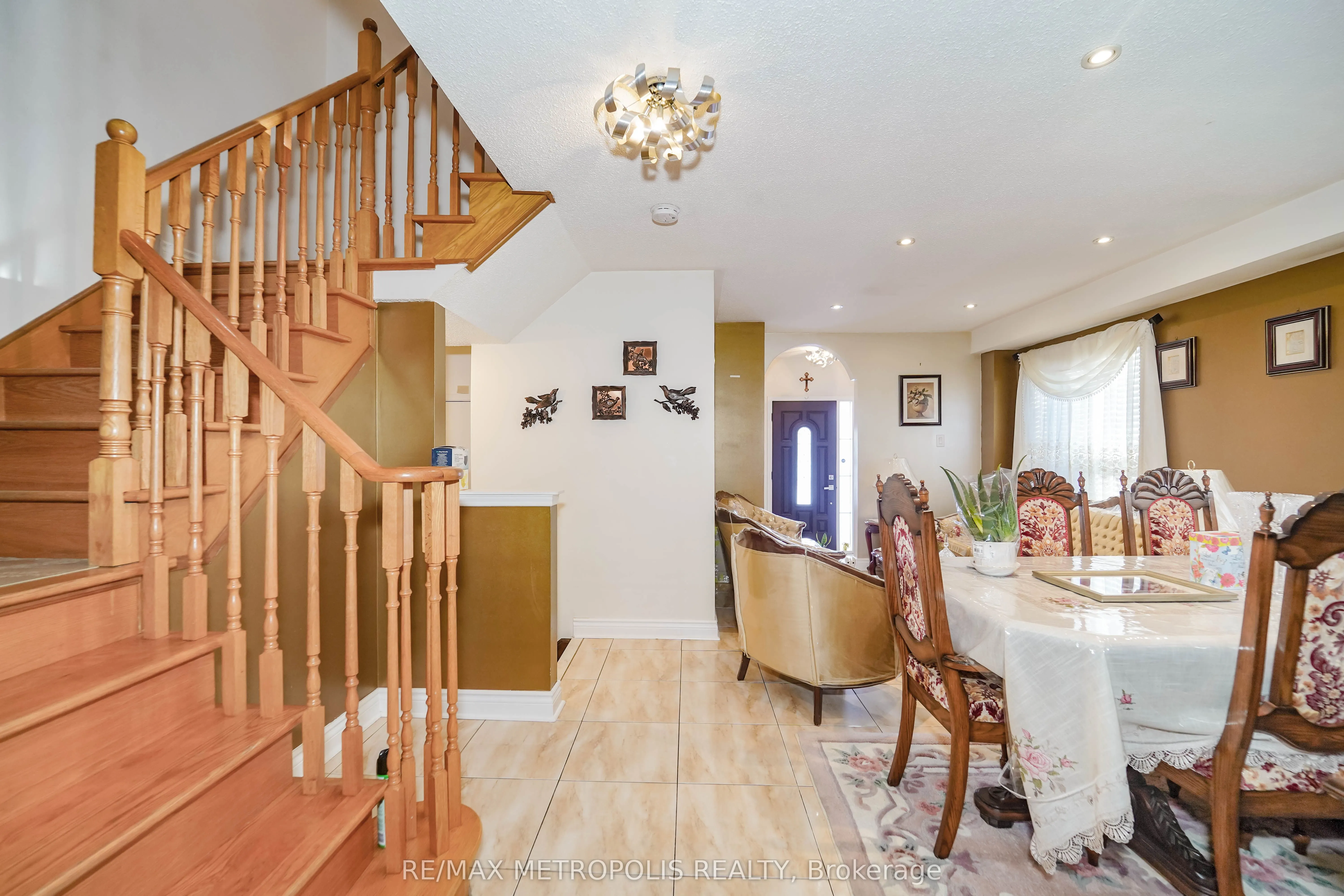 63 Echo Ridge Crescent
