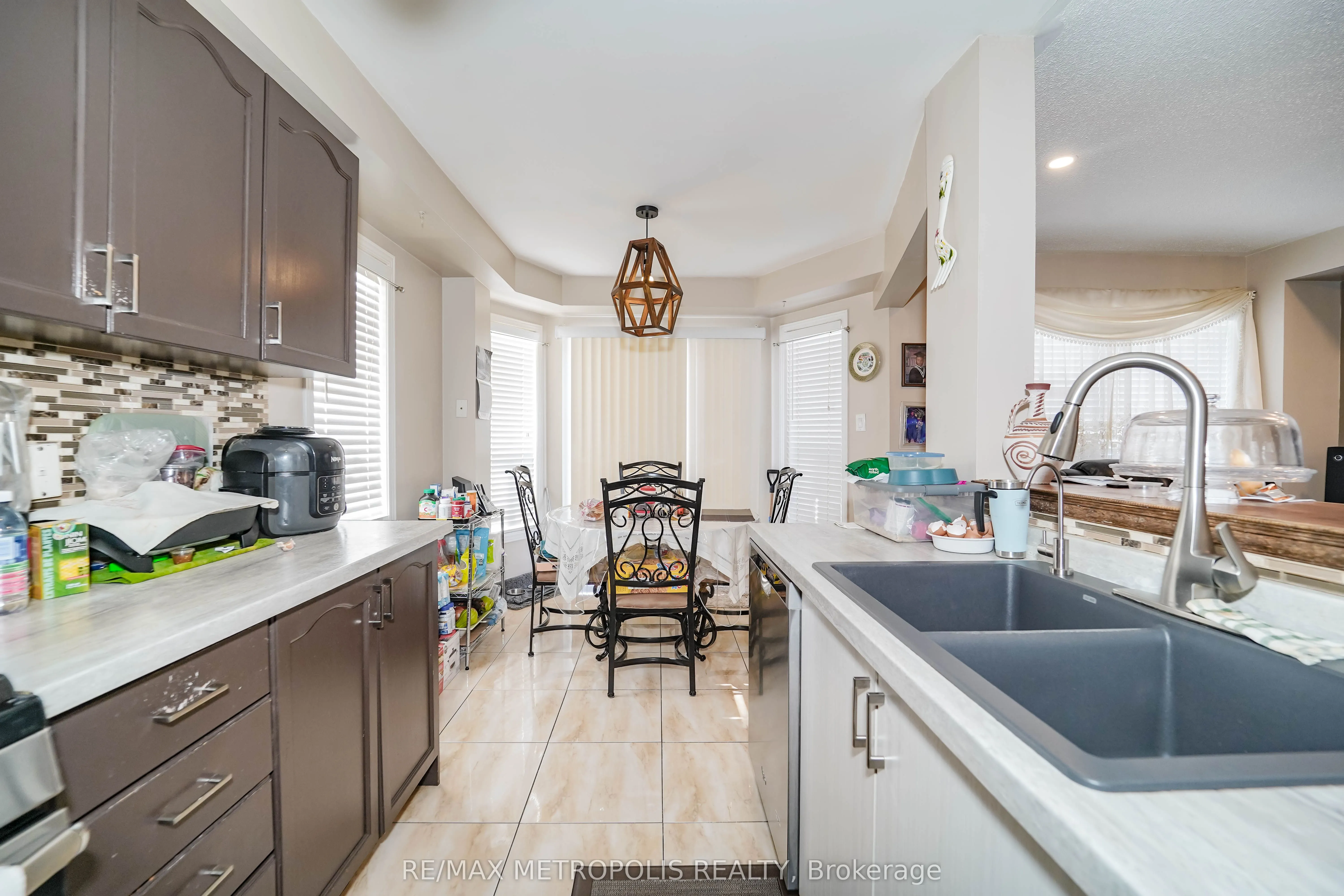 63 Echo Ridge Crescent