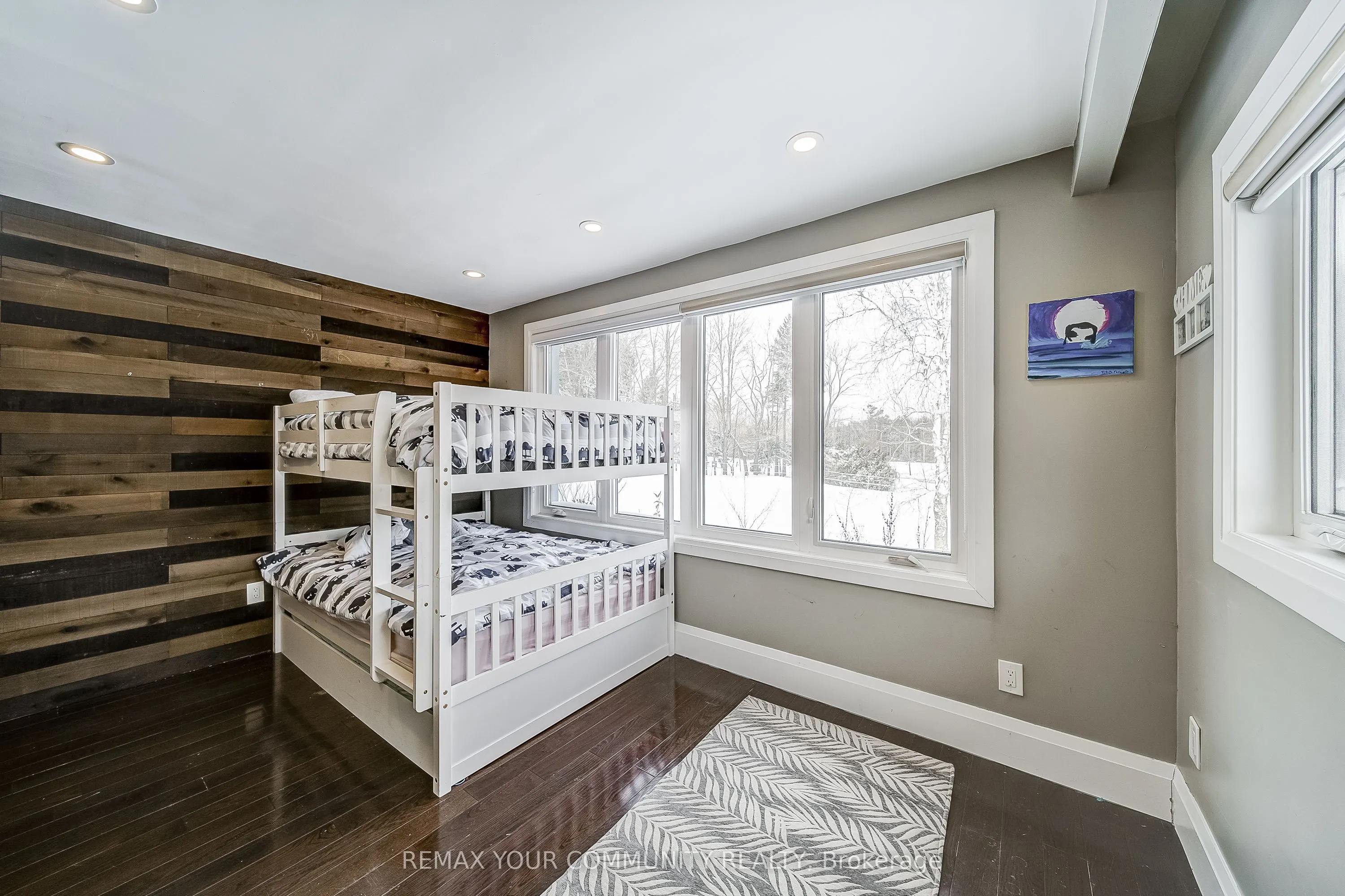 3433 Mount Albert Road