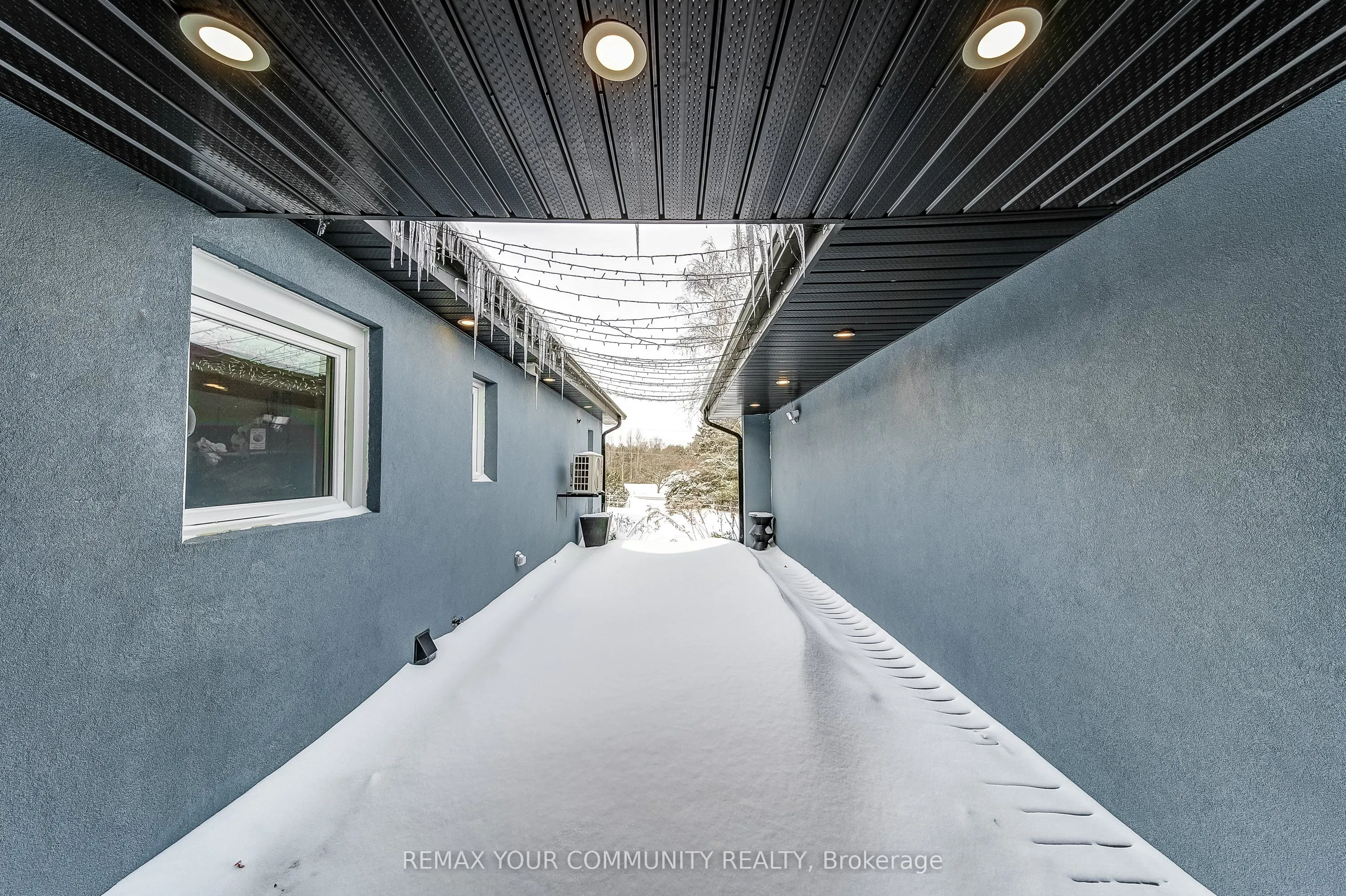 3433 Mount Albert Road