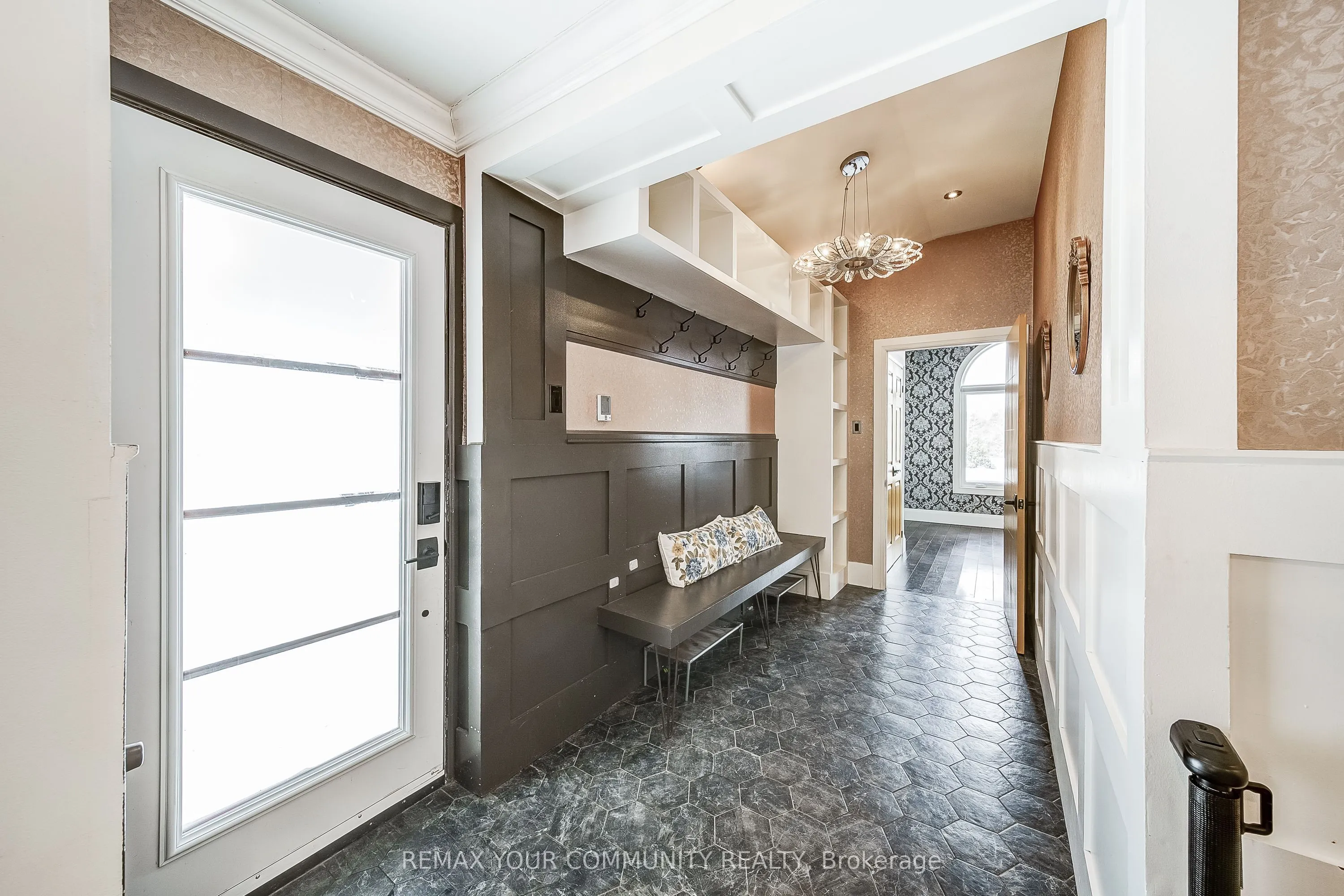 3433 Mount Albert Road