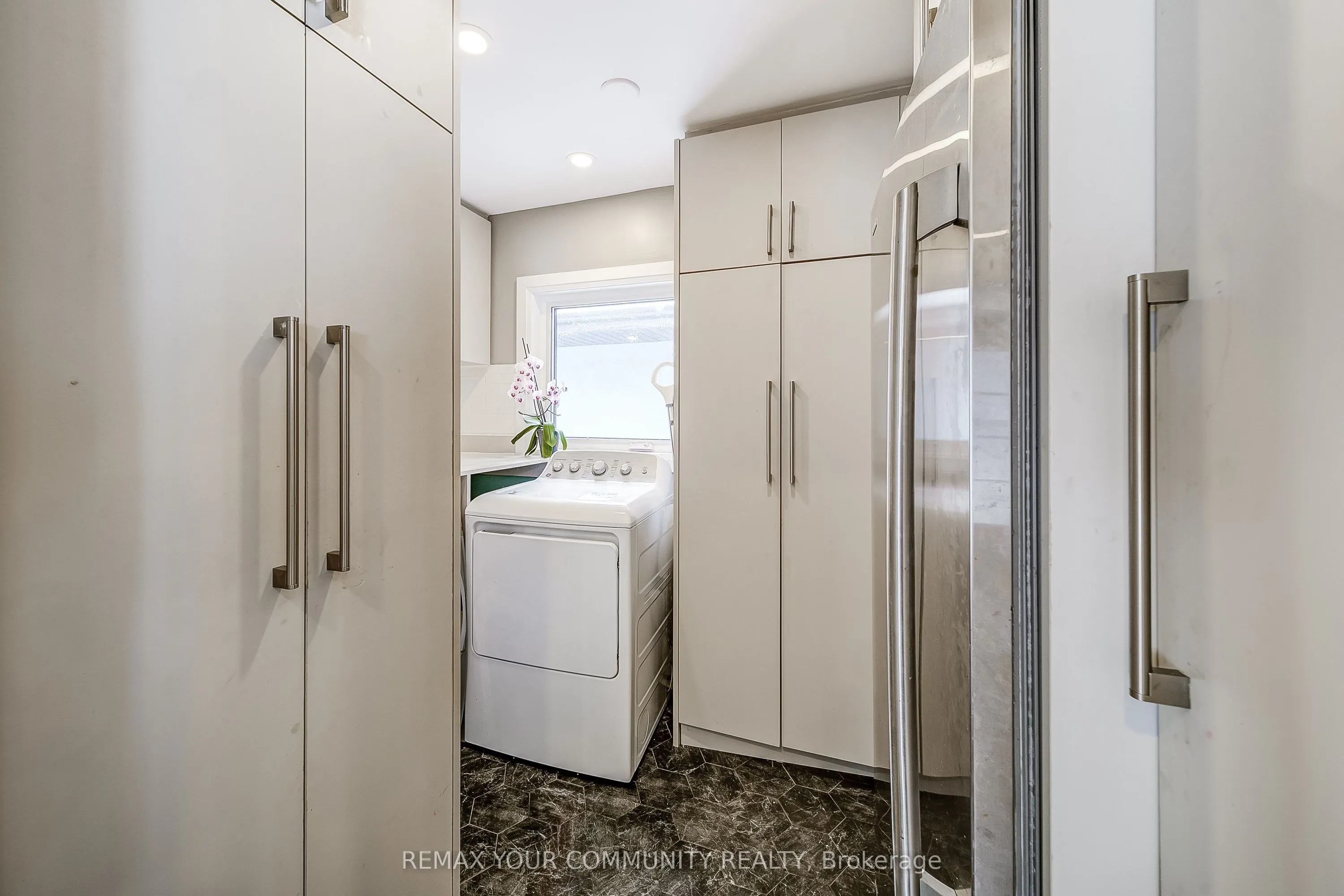 3433 Mount Albert Road