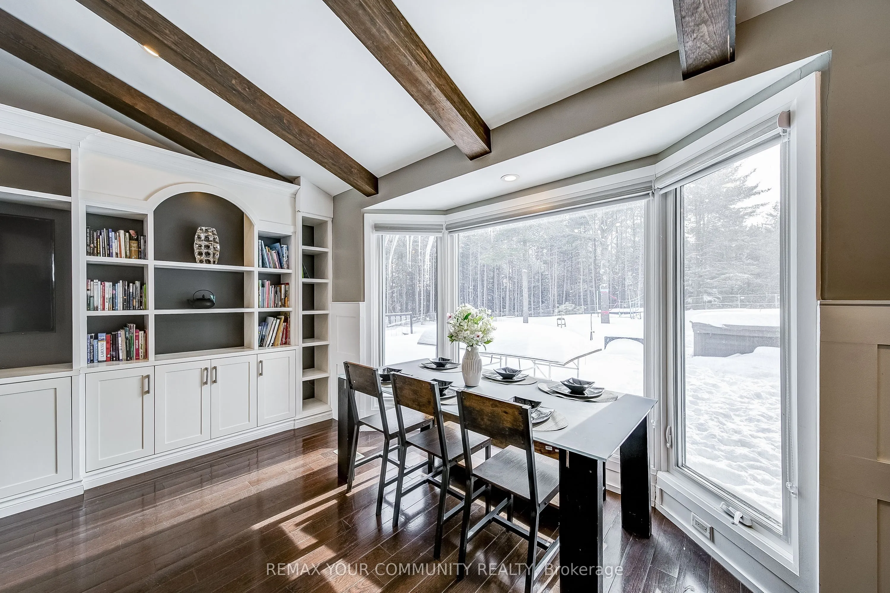 3433 Mount Albert Road