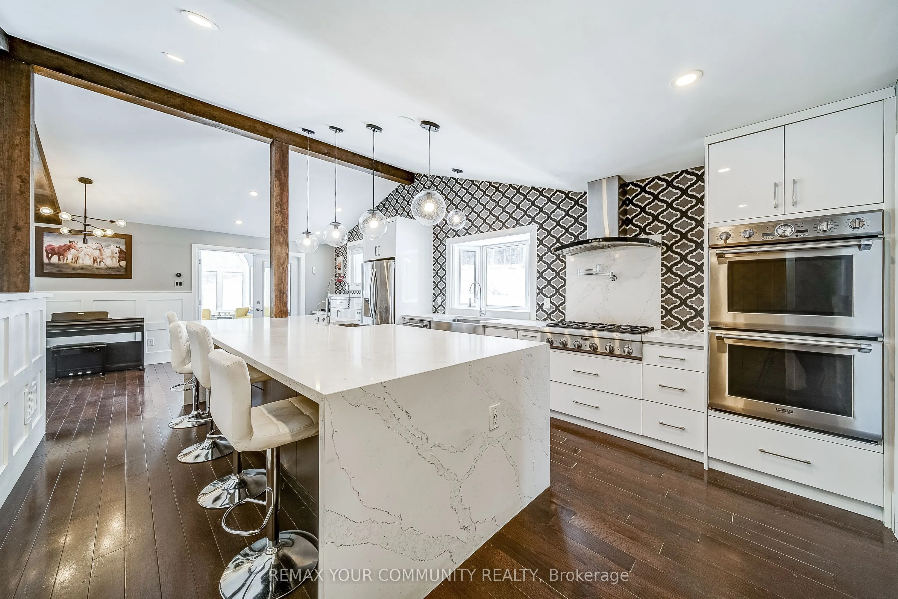 3433 Mount Albert Road