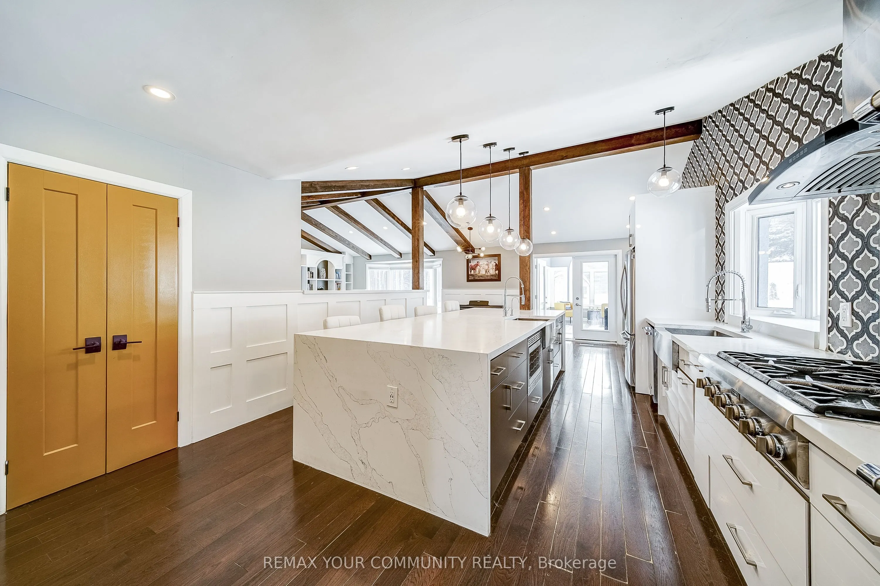3433 Mount Albert Road