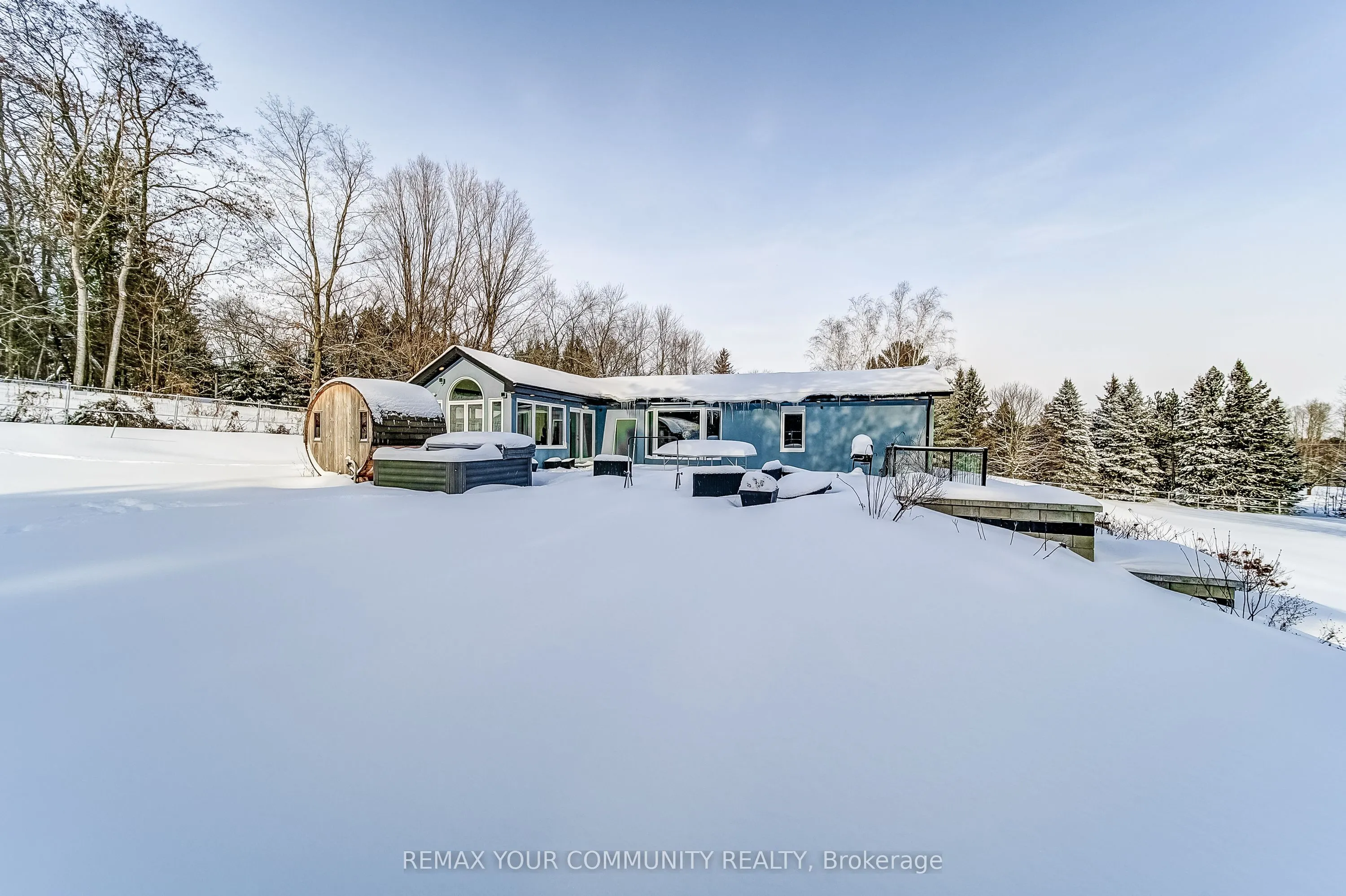3433 Mount Albert Road